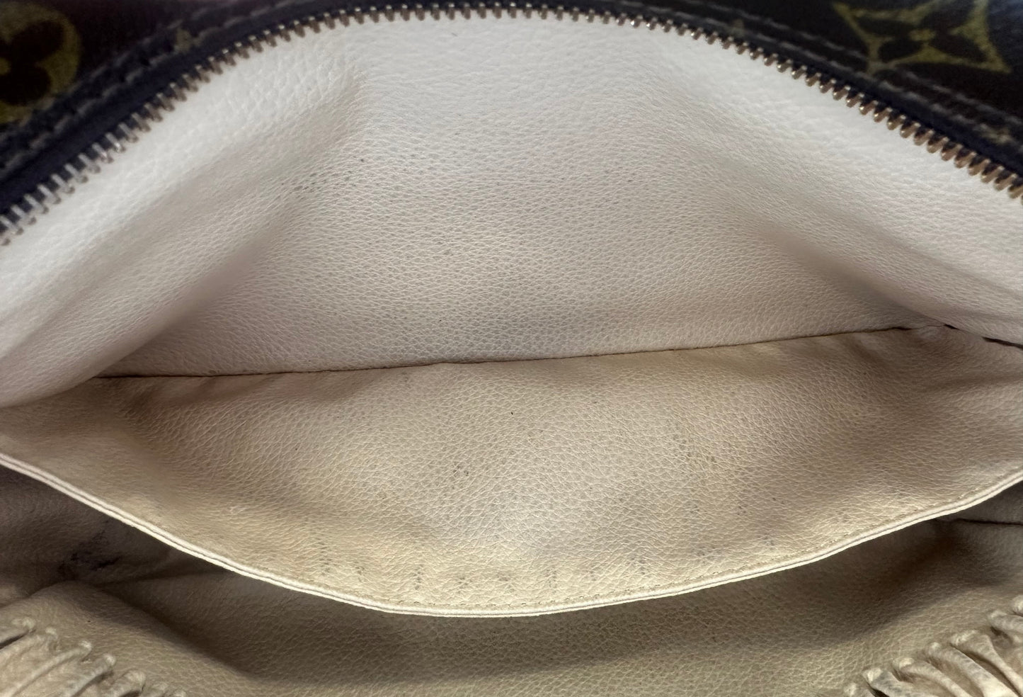 Louis Vuitton Trousse Toilette 28