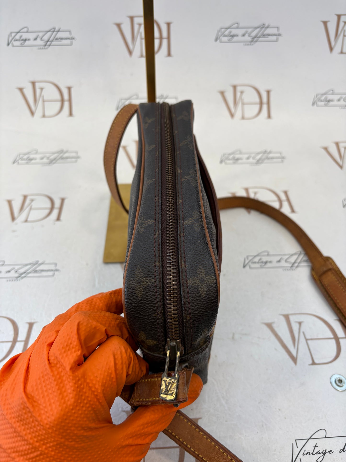 018289 - Louis Vuitton Trocadero 24