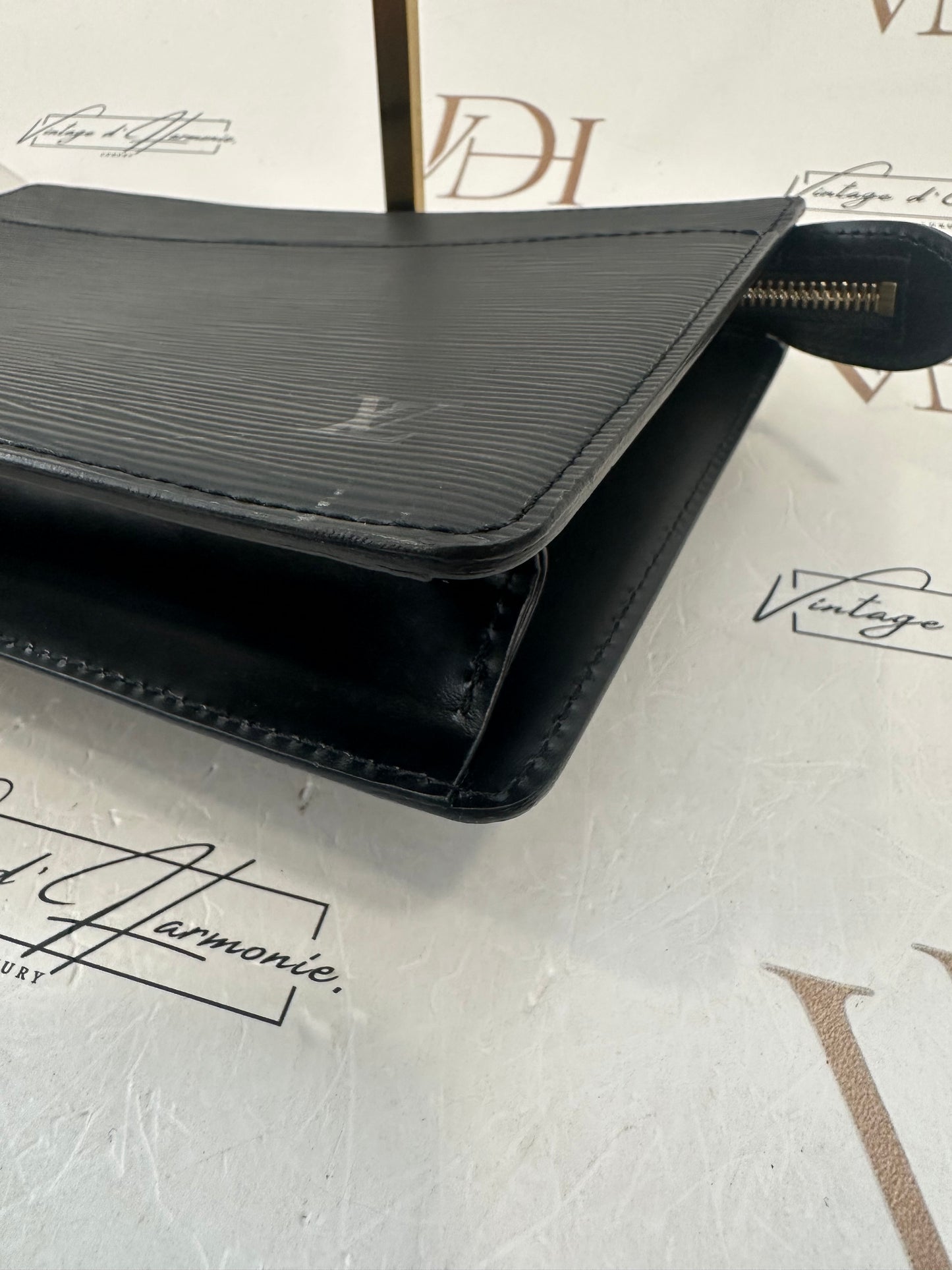 017888 - Louis Vuitton Black Epi Pochette Clutch