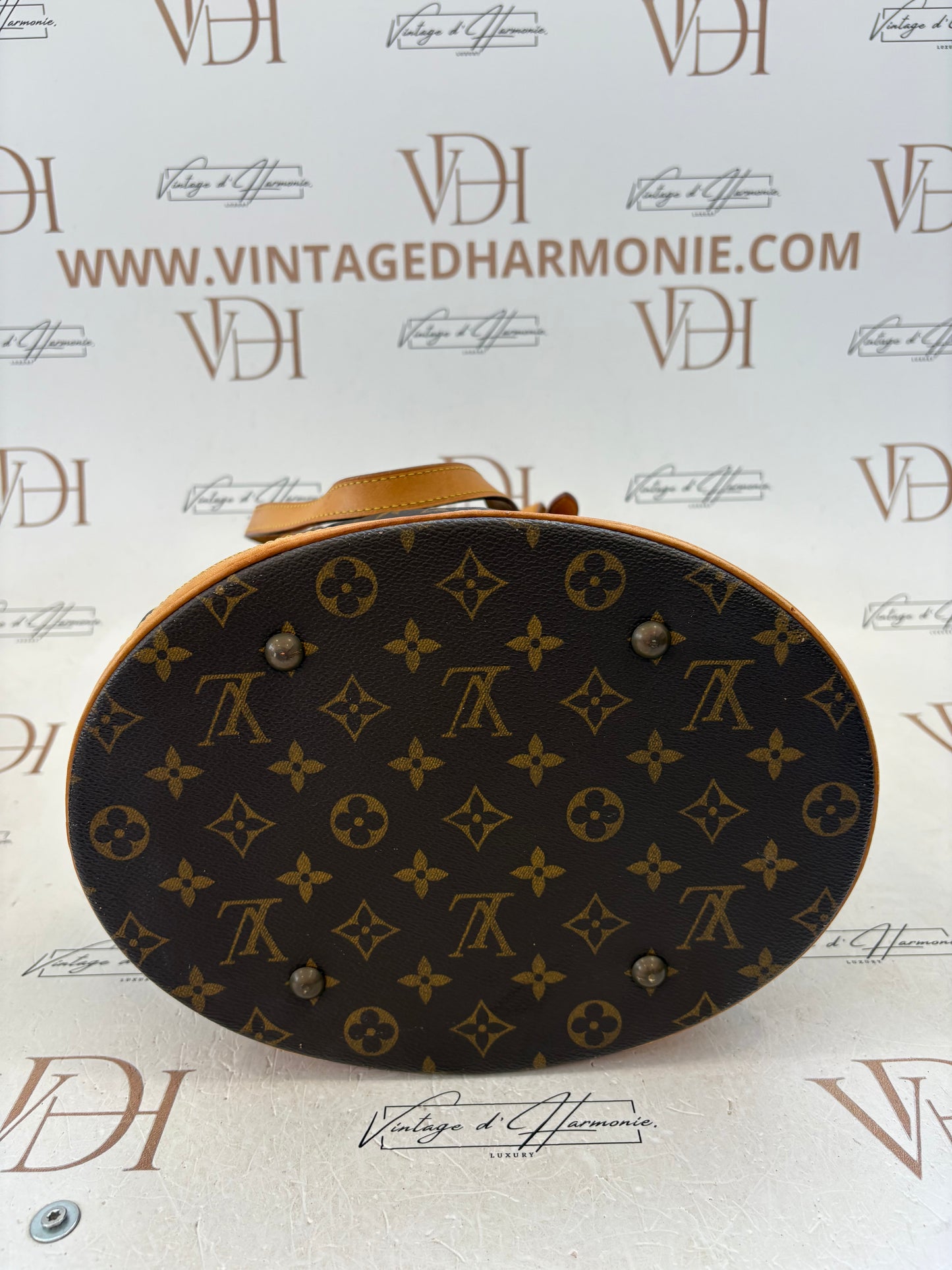 018332  - Louis Vuitton Bucket GM