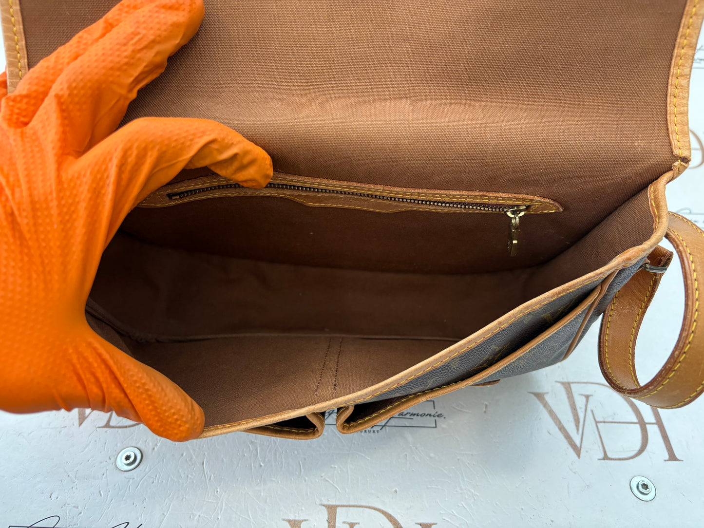 018262 - Louis Vuitton Gibeciere MM
