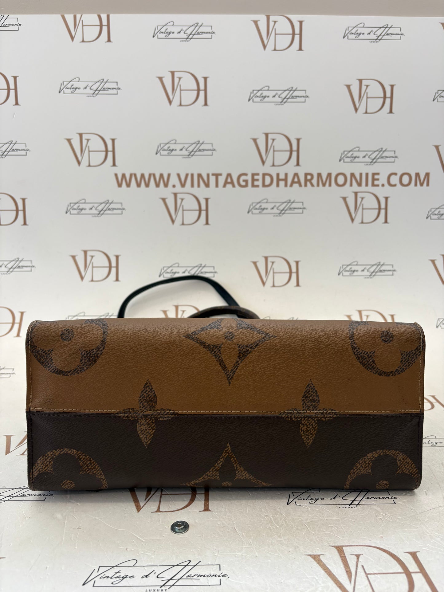 384166 - LV on The go