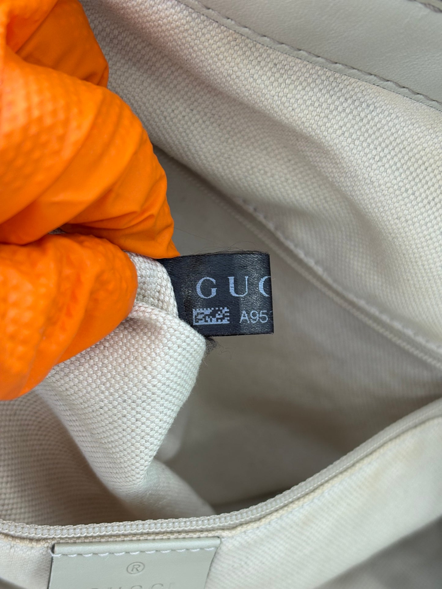 201052 - Gucci Sukey