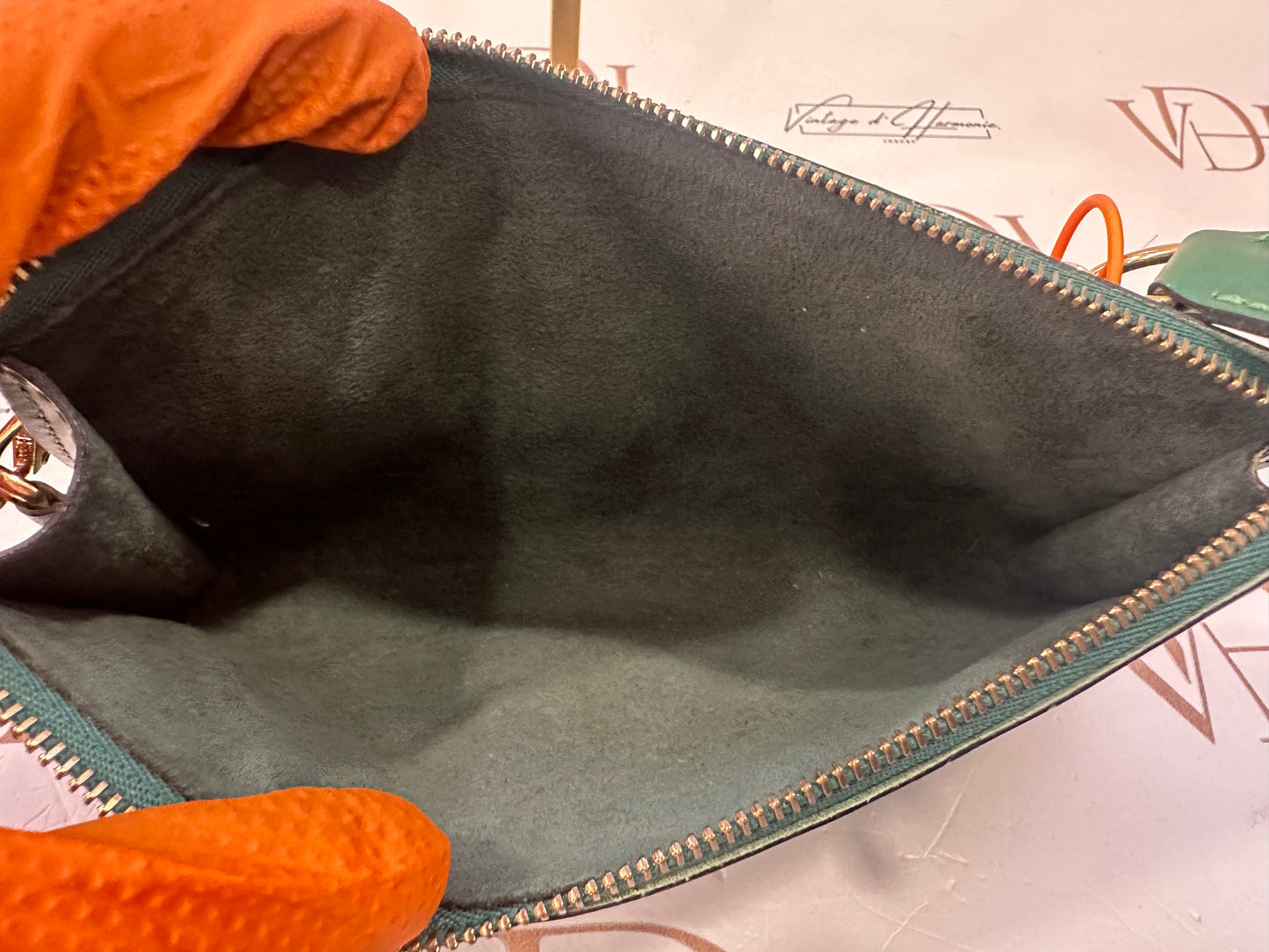 017928 - Louis Vuitton Green Pochette