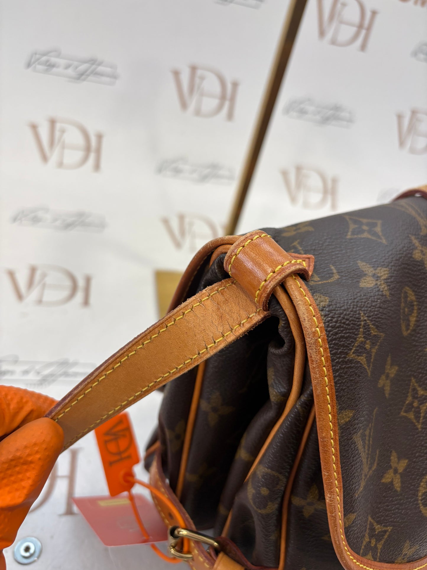 018580 - Louis Vuitton Saumur 30