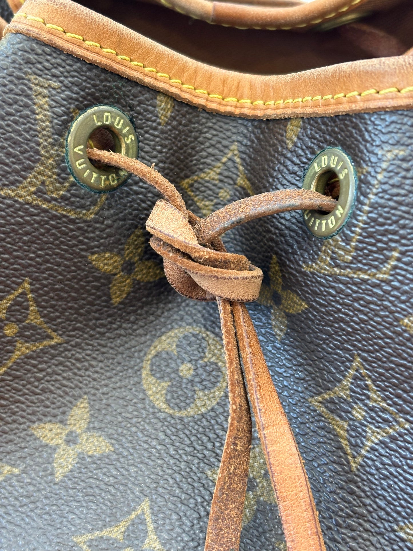 018897 - Louis Vuitton Montsouris MM