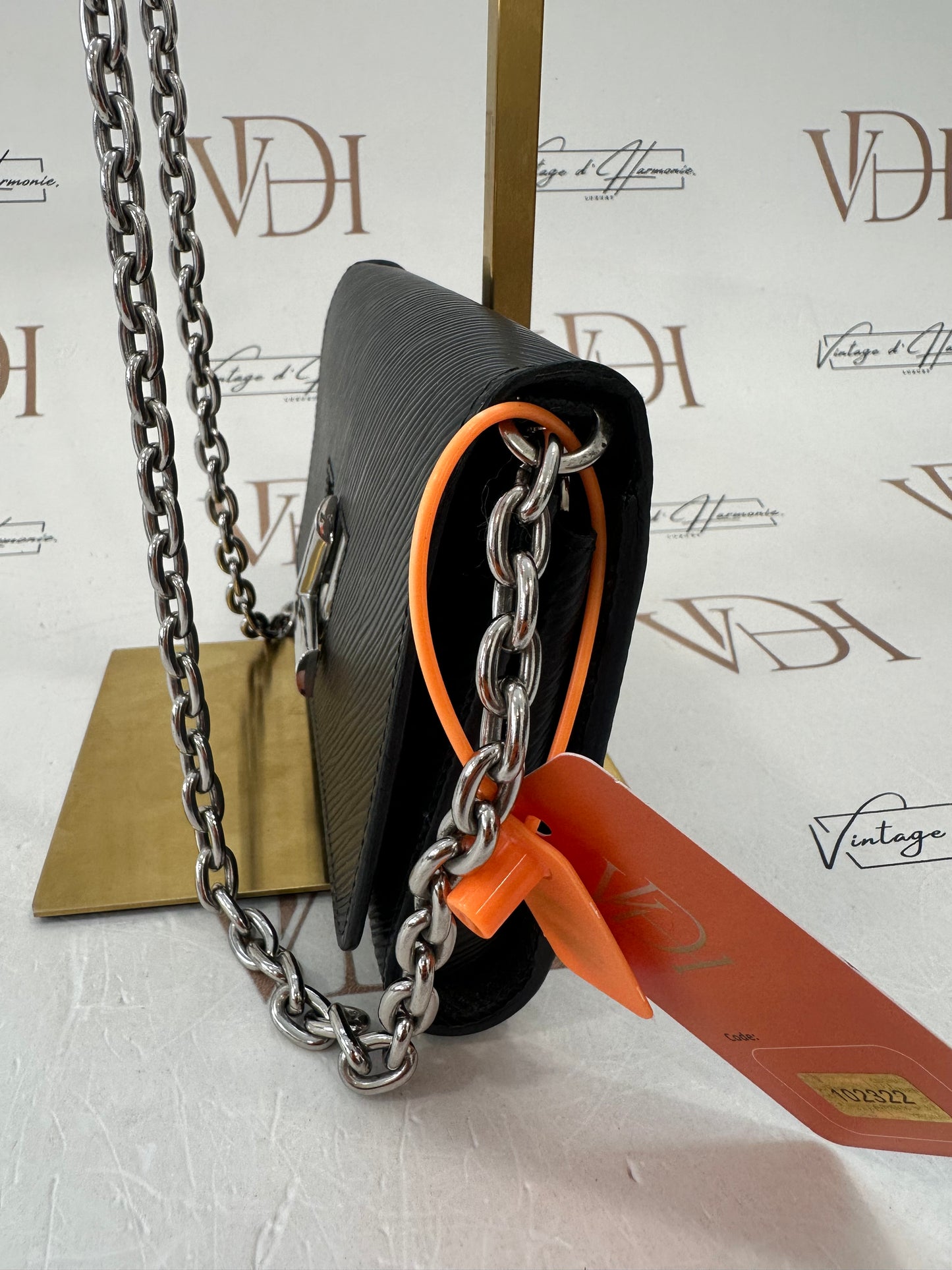 102322 - Louis Vuitton Twist