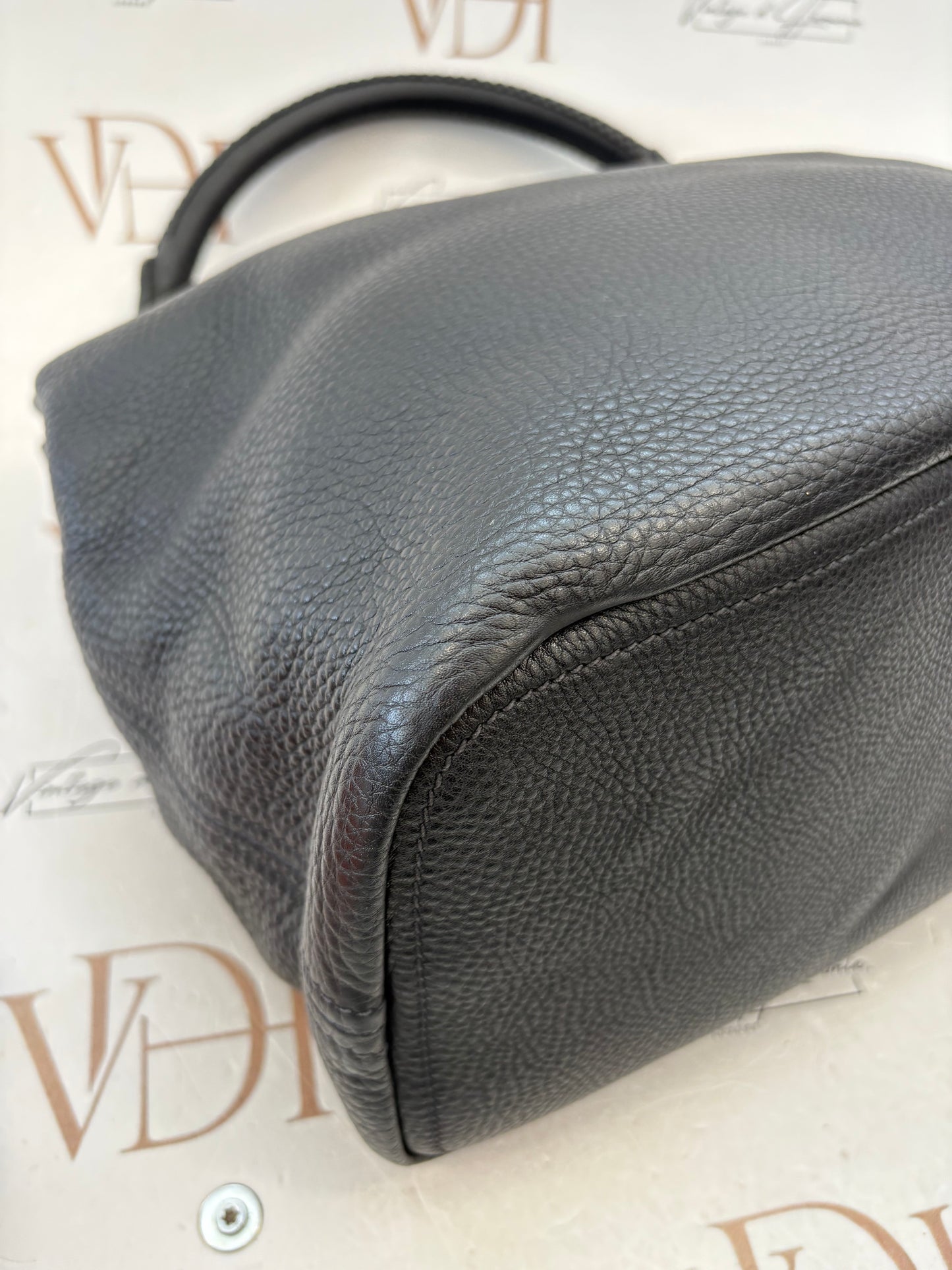 383880 - Prada Black