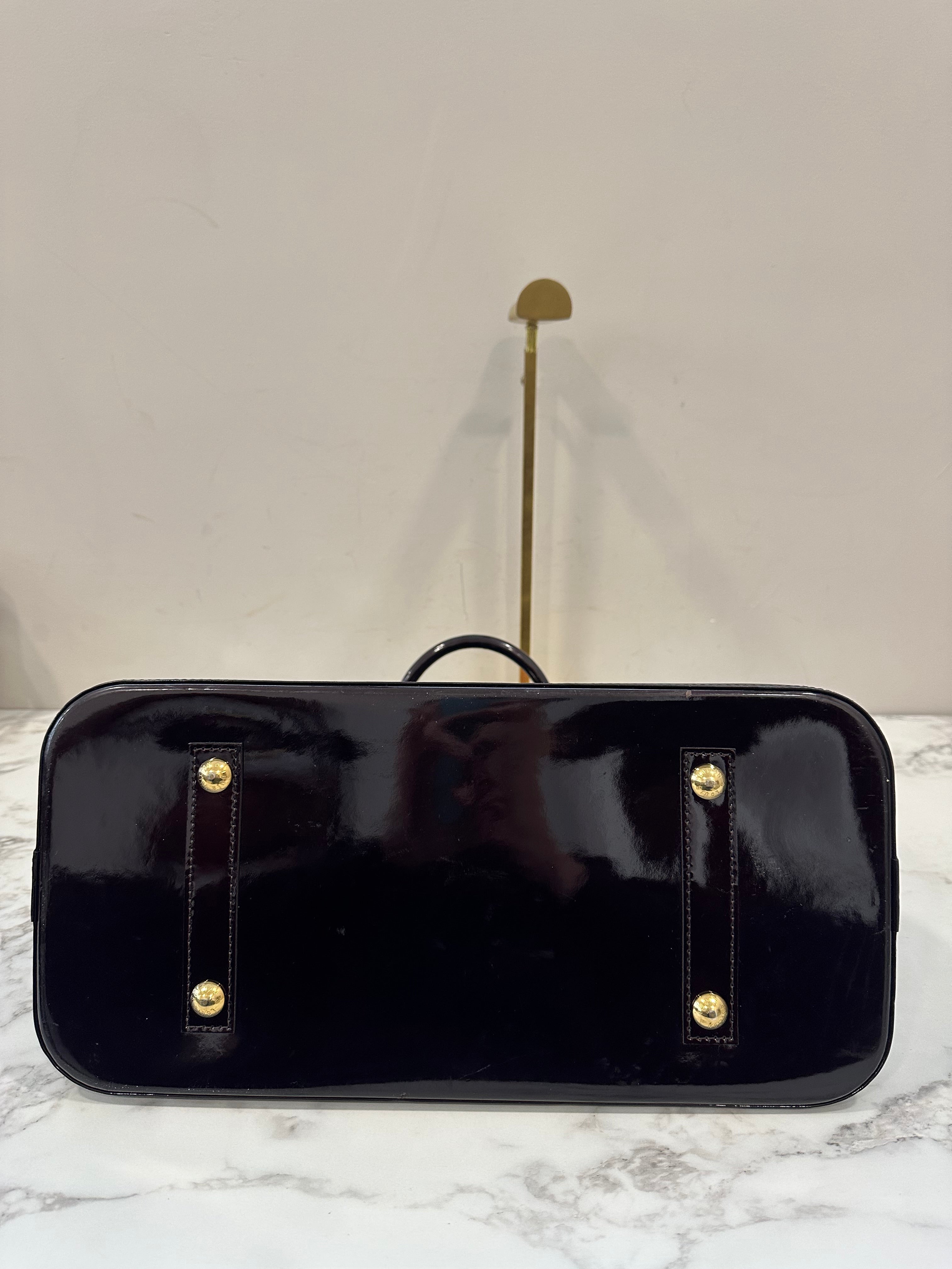 Louis Vuitton Alma Vernis Black