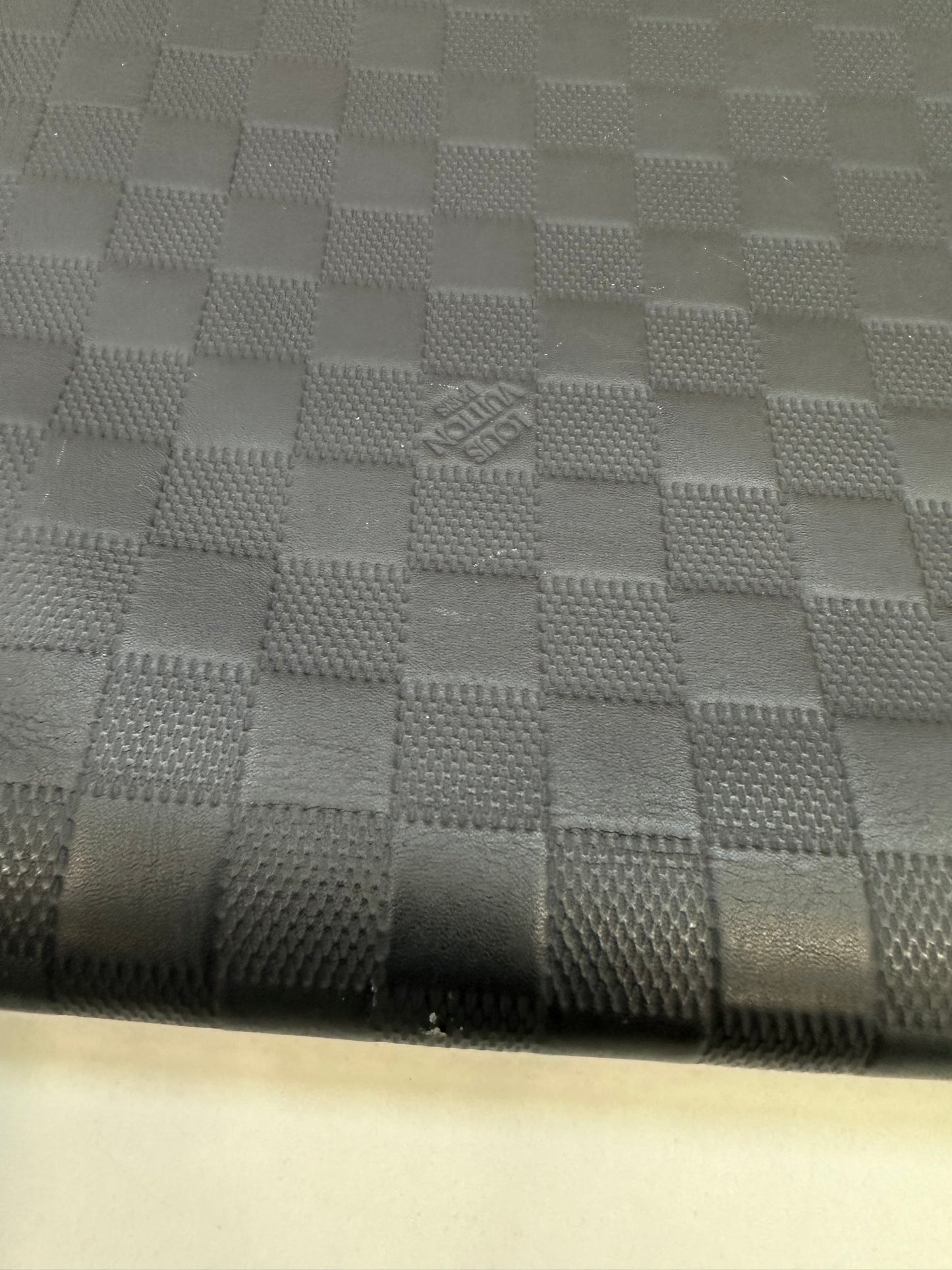 Louis Vuitton Damier infini Pochette discovery
