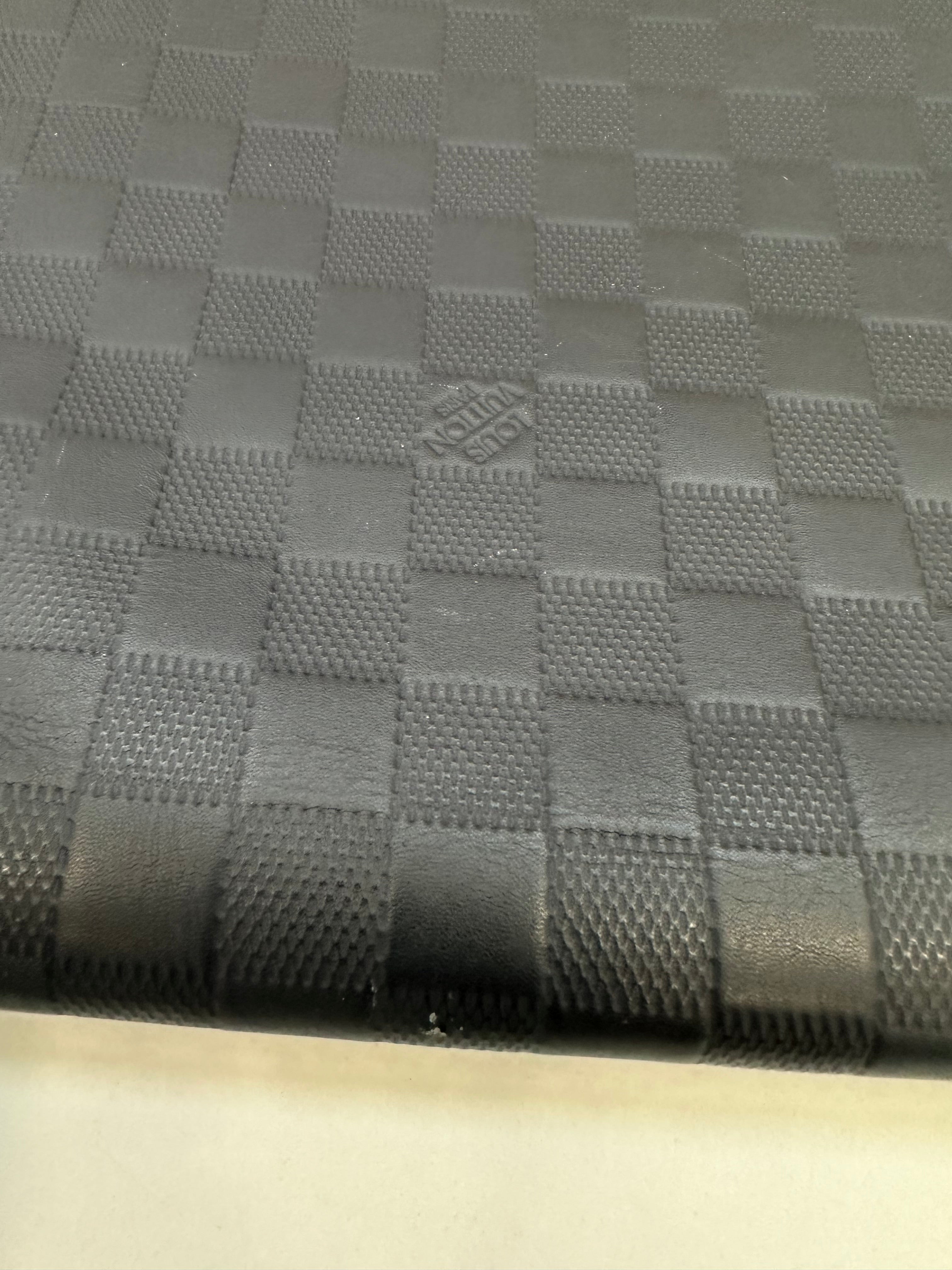 Louis Vuitton Damier infini Pochette discovery