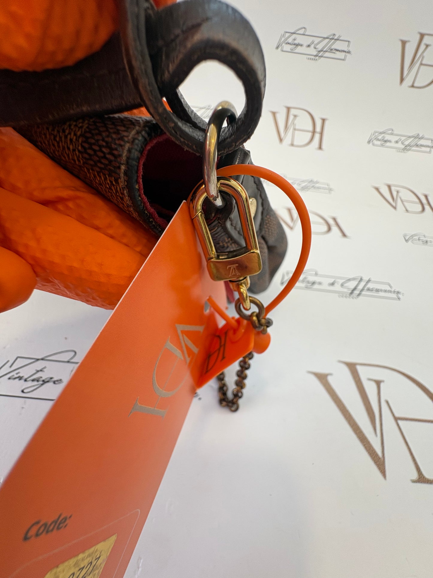 018727 - Louis Vuitton Favorite MM