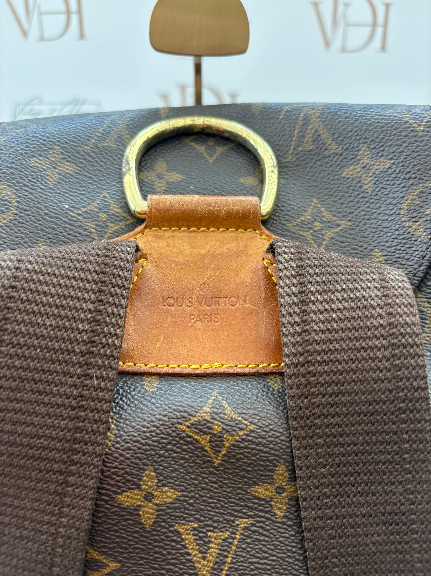 018121 - Louis Vuitton Montsouris GM