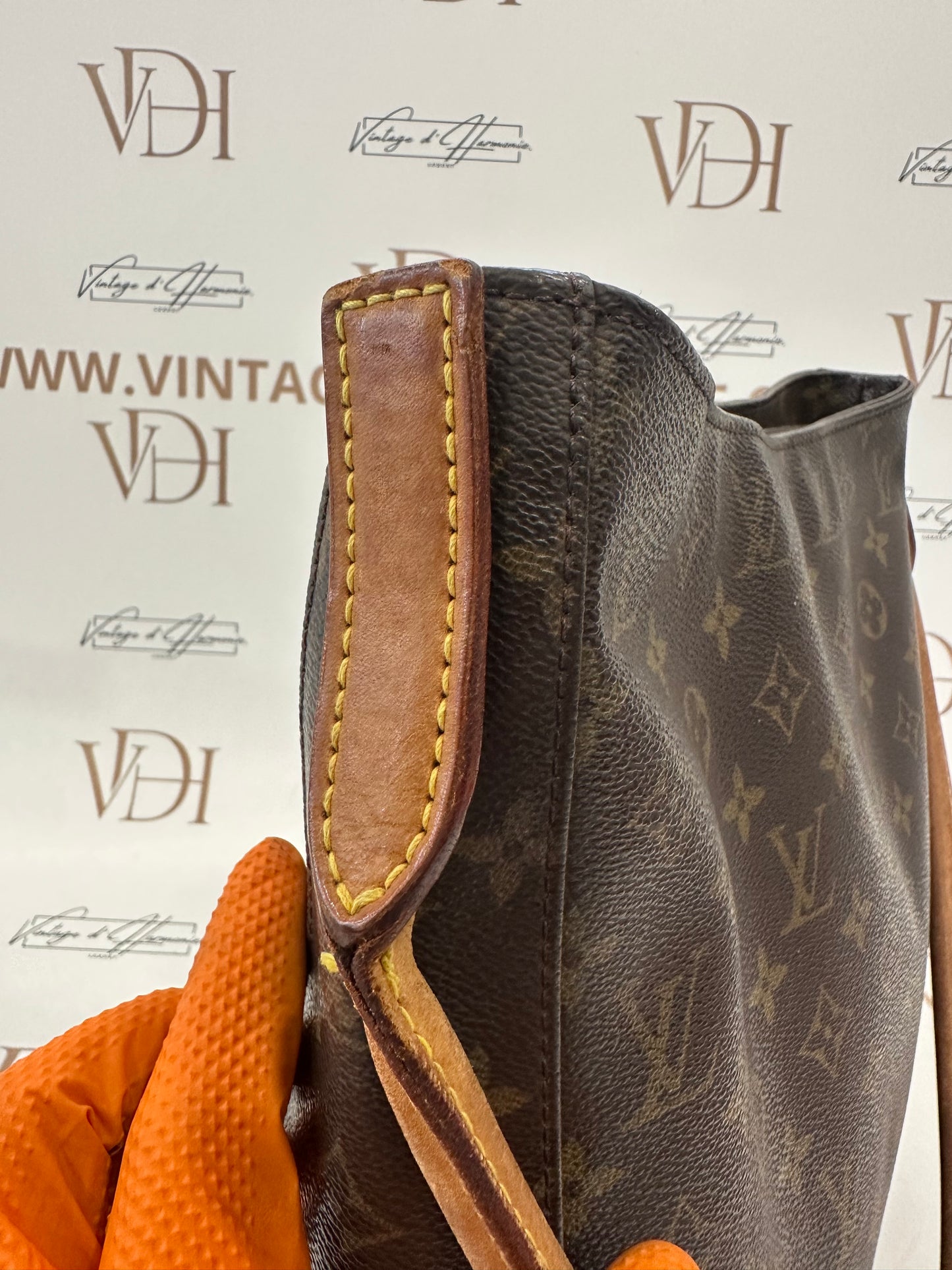 016911 - Louis Vuitton Looping GM