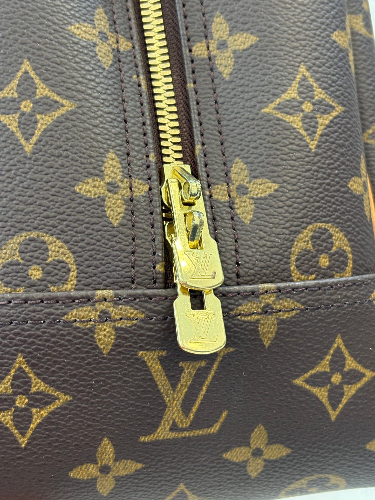 018950 - Louis Vuitton Deauville
