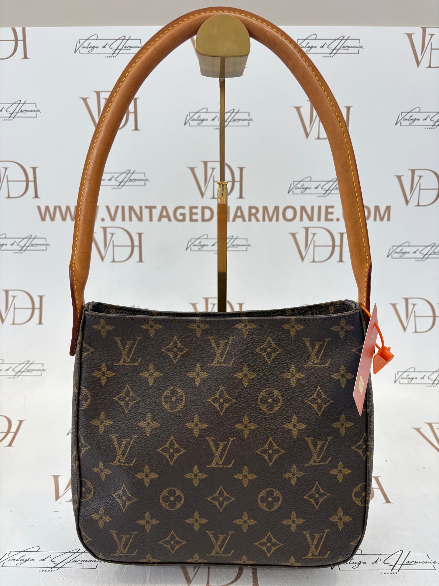 018320 - Louis Vuitton Looping MM