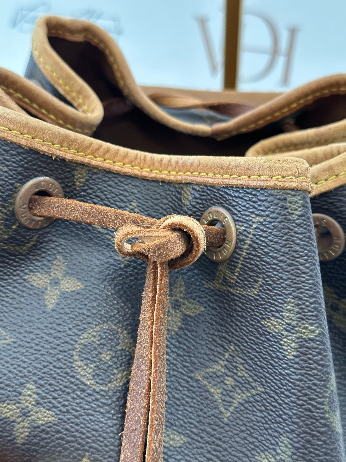 018721 - Louis Vuitton Montsouris MM