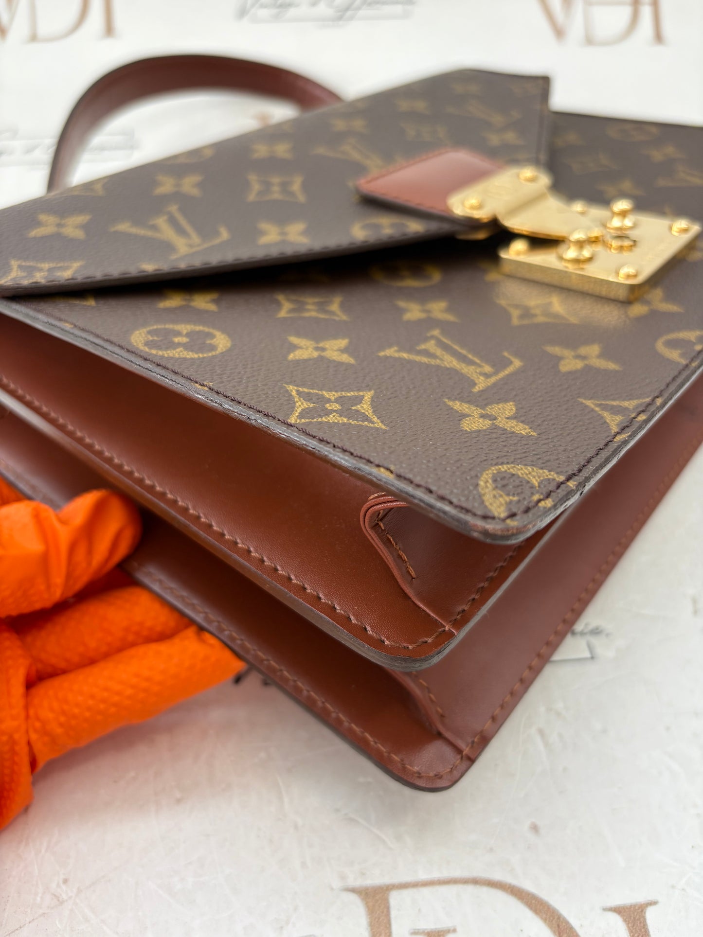 018971 - Louis Vuitton Concorde
