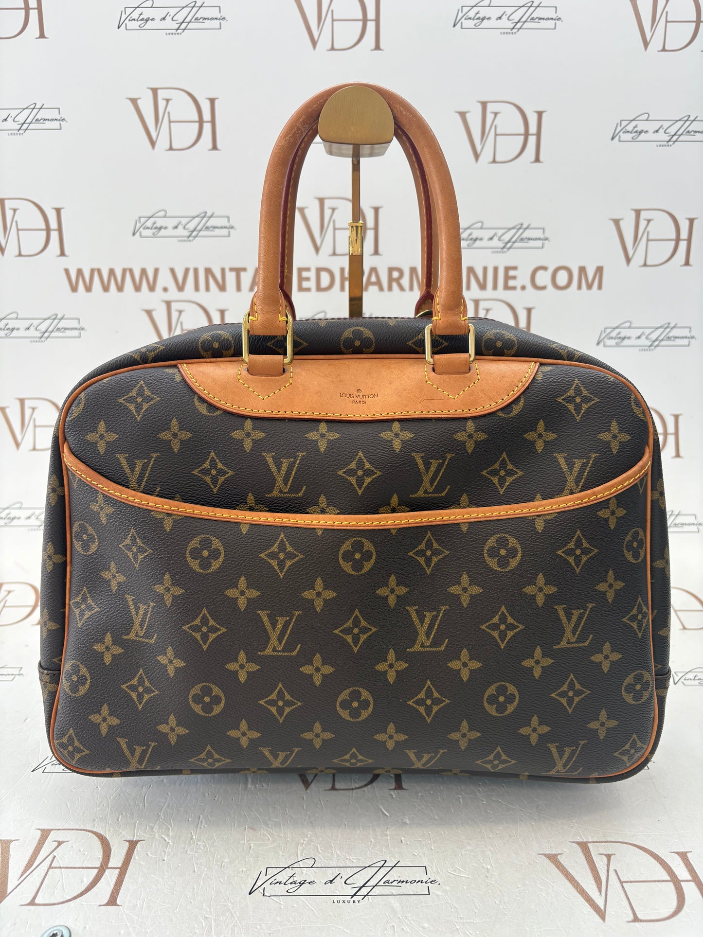018748 - Louis Vuitton Deauville