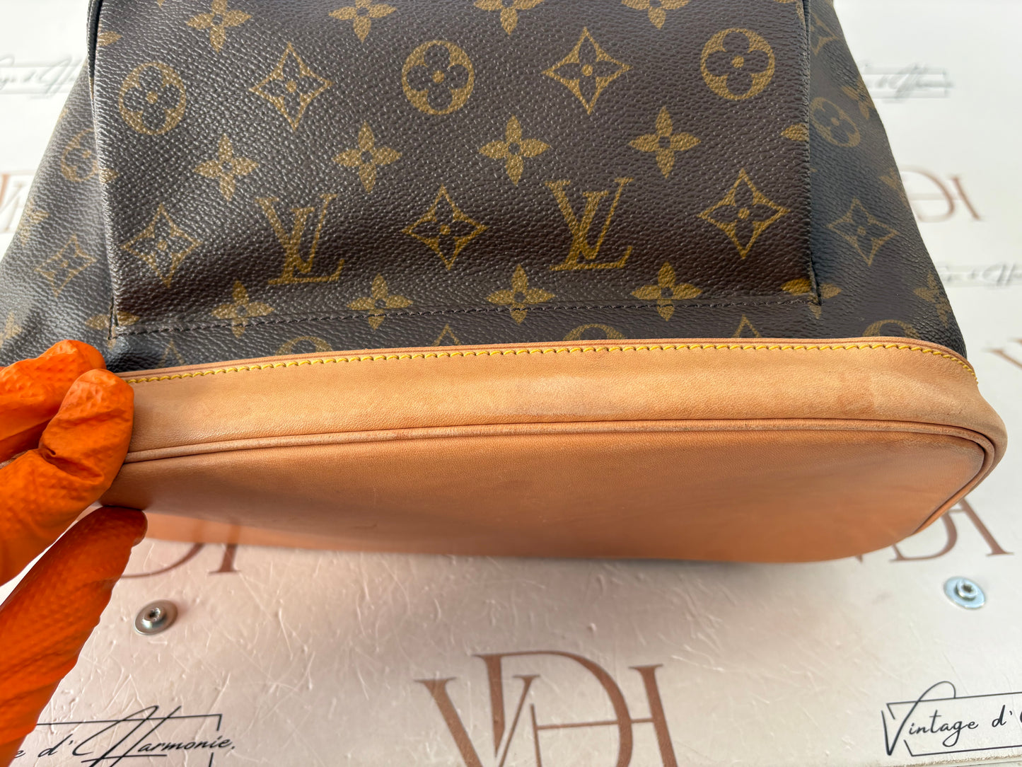 018842 - Louis Vuitton Montsouris GM