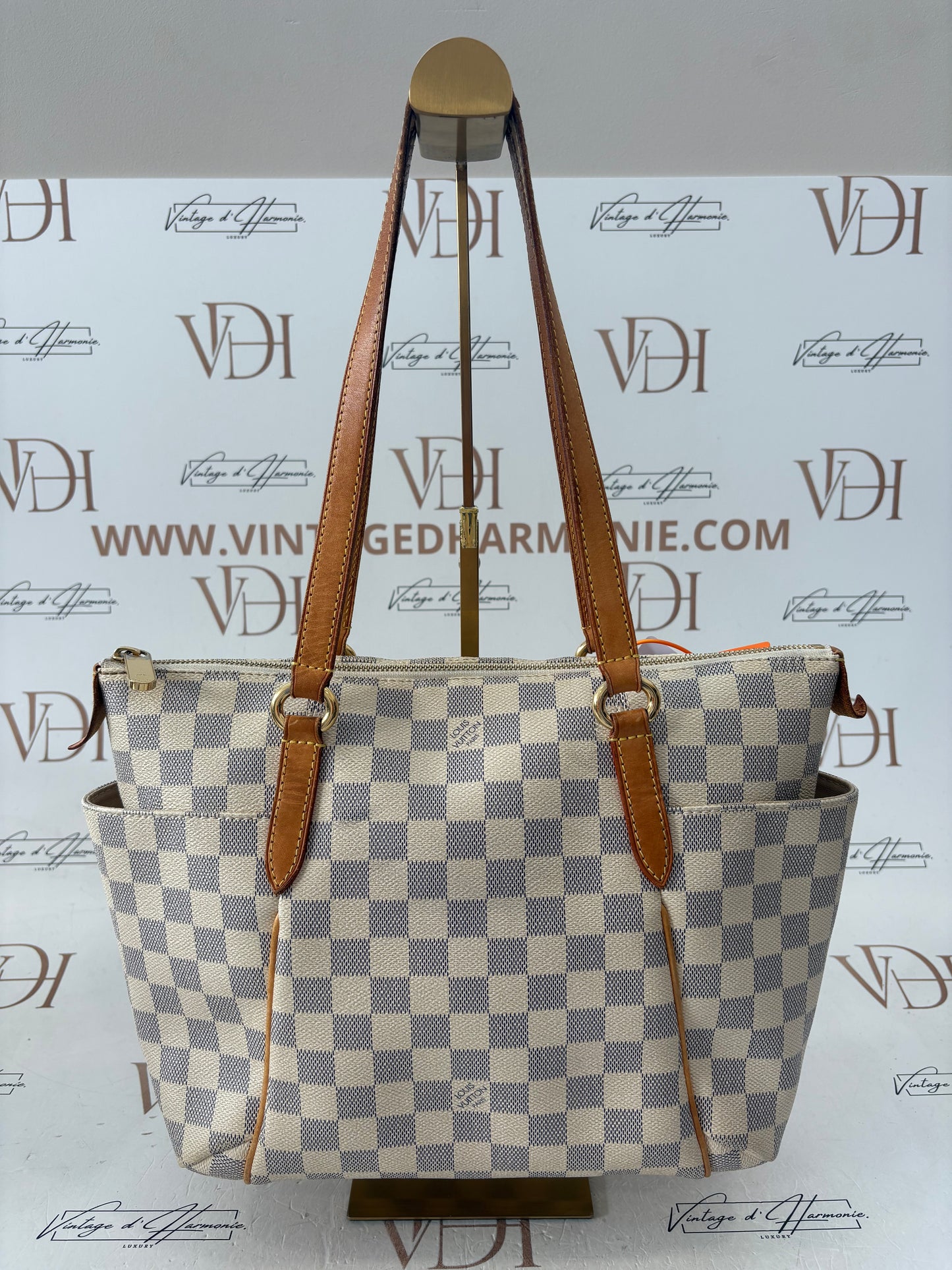 018213 - Louis Vuitton Azur Totally PM