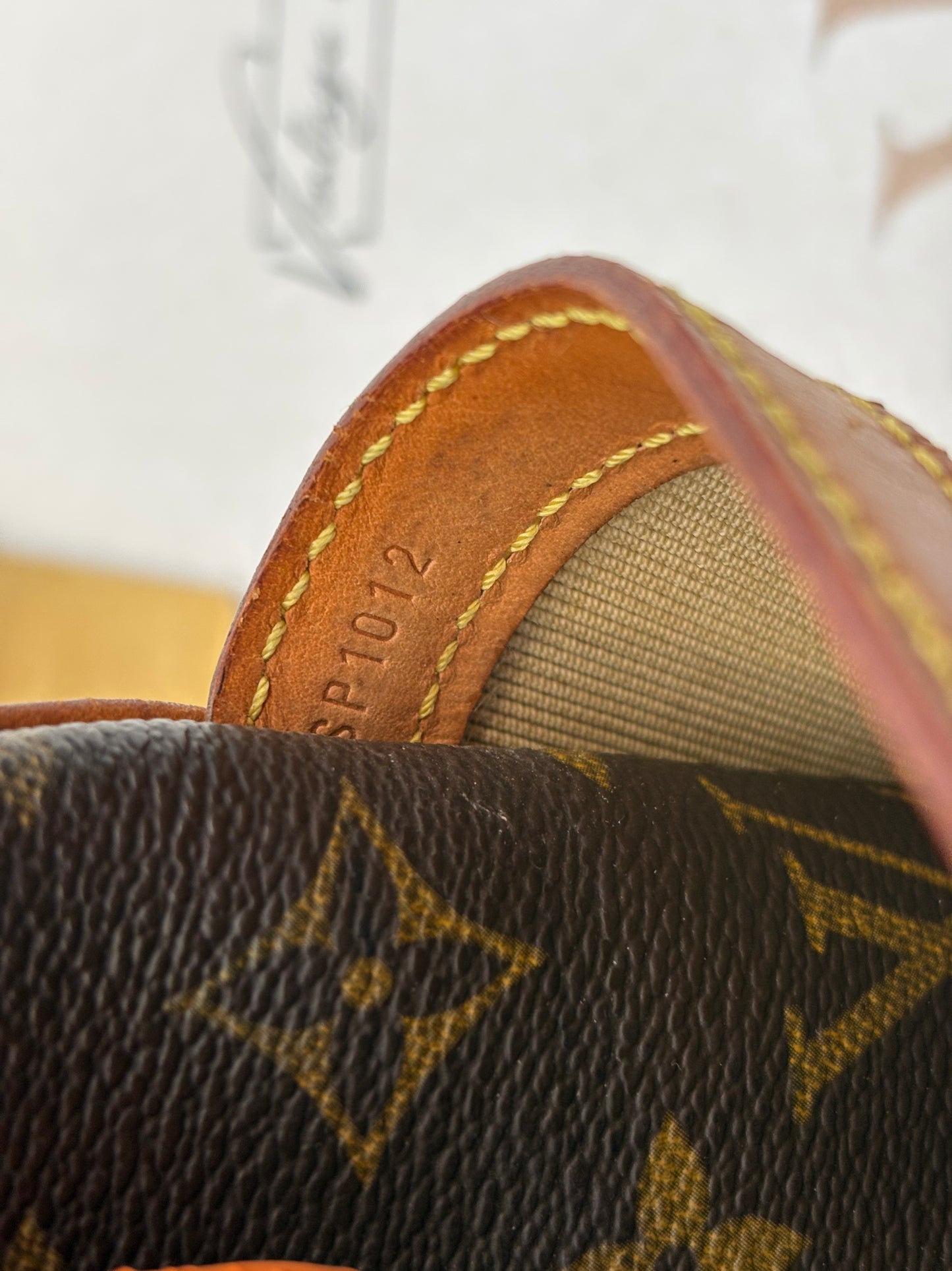 018947 - Louis Vuitton Reporter PM