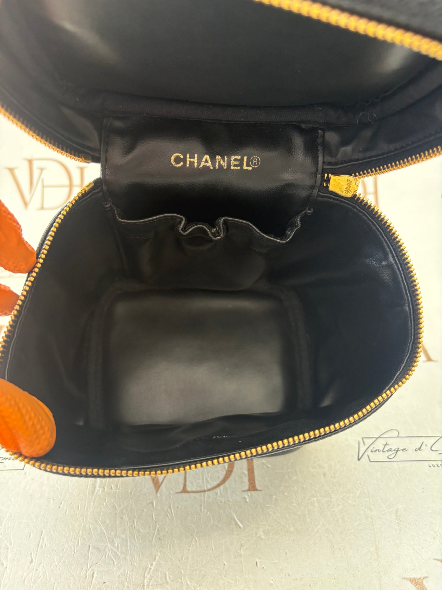 018034 - Chanel Black Calfskin Vanity
