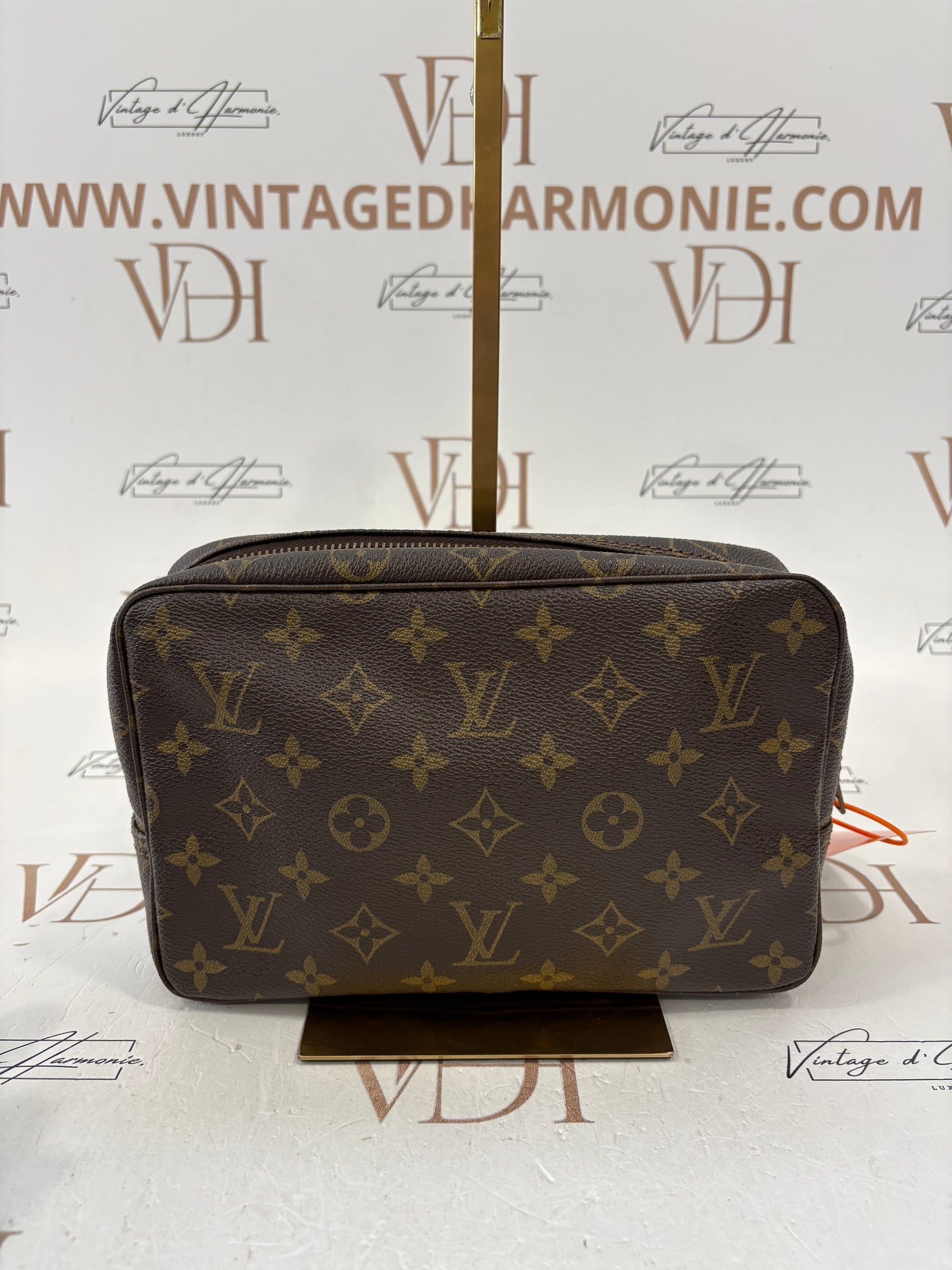 018700 - Louis Vuitton Trousse Toilette 23