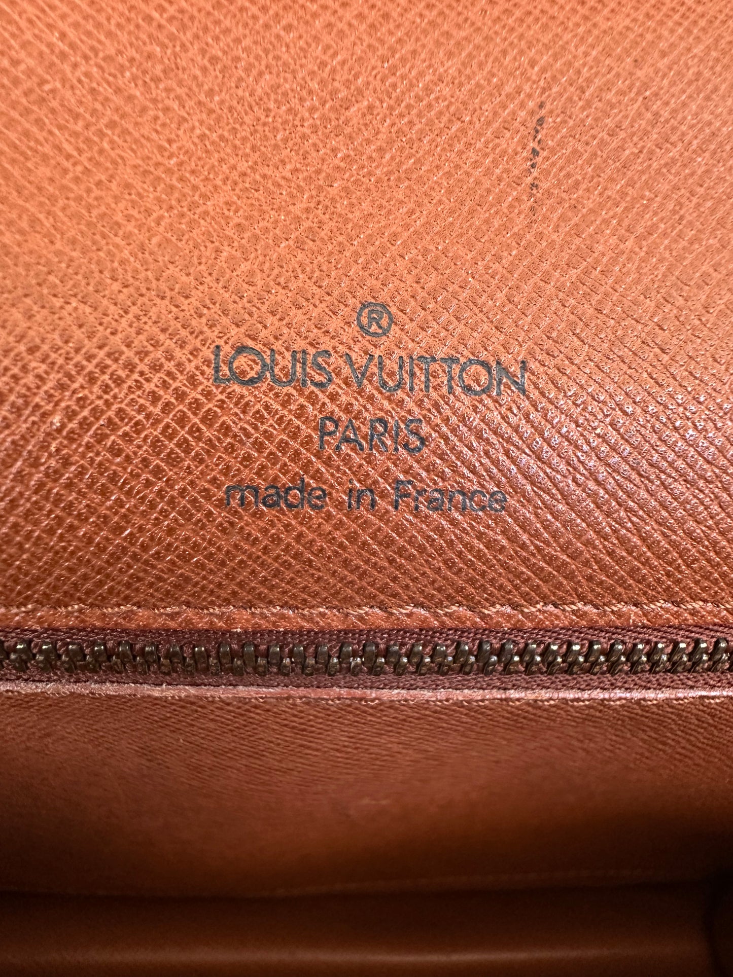 Louis Vuitton Monceau 28