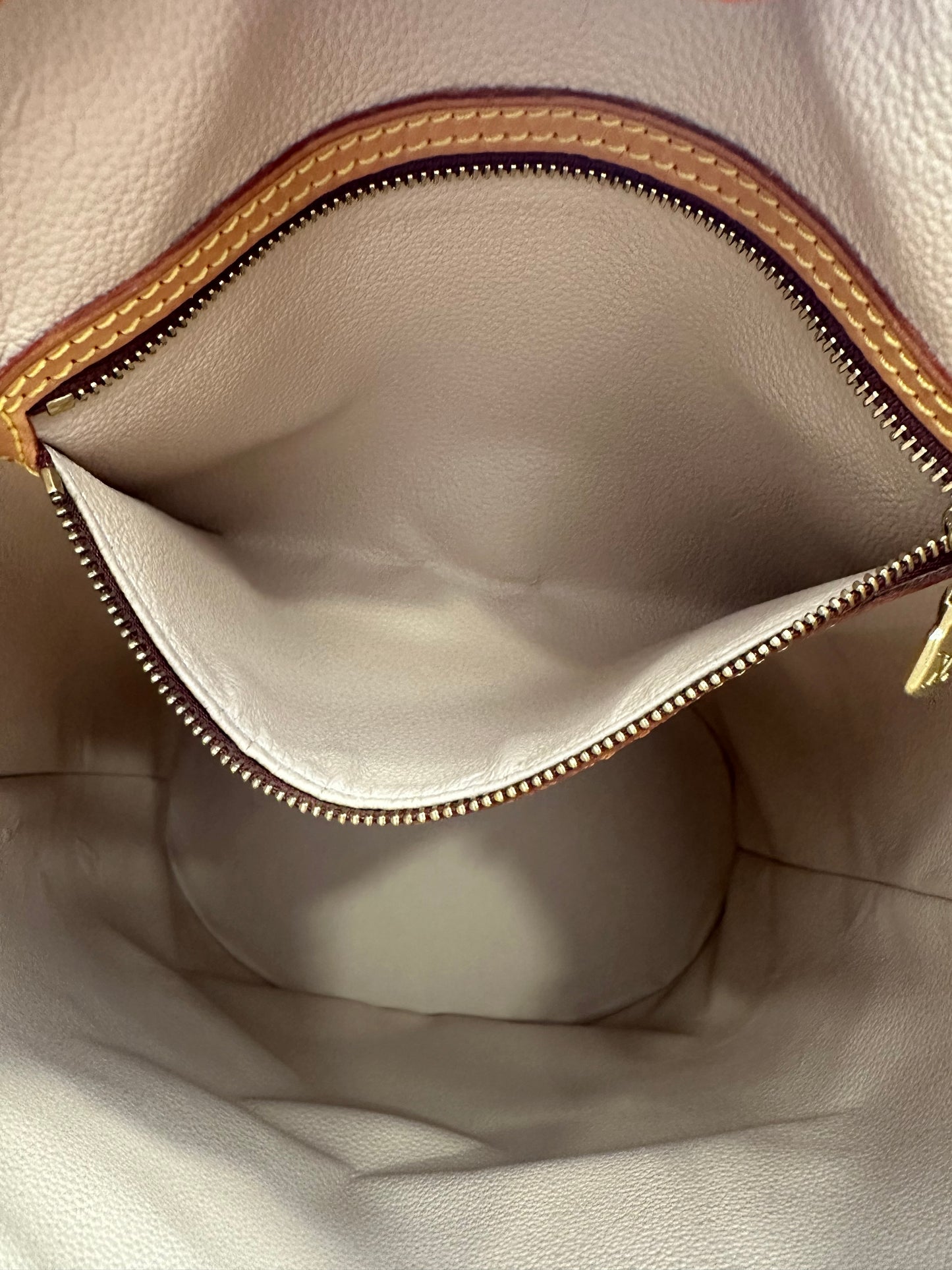 017860 - Louis Vuitton Bucket GM