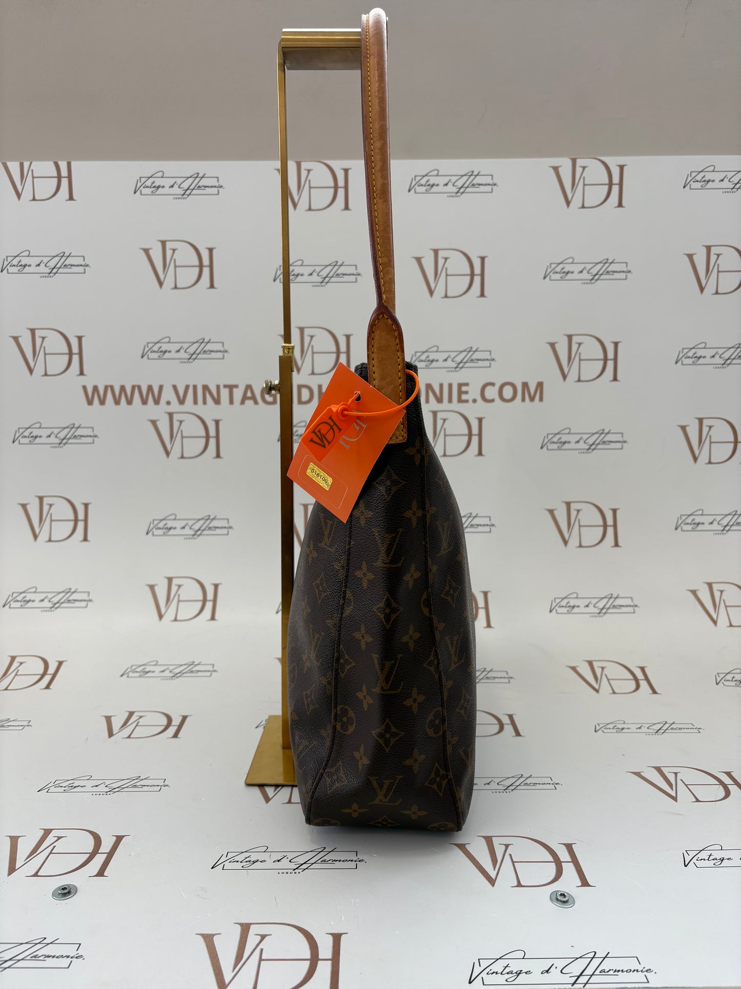 018100 - Louis Vuitton Looping GM