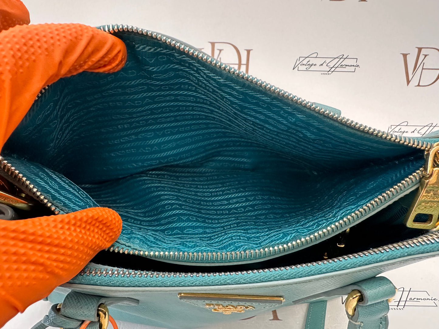 382947 - Prada Galleria