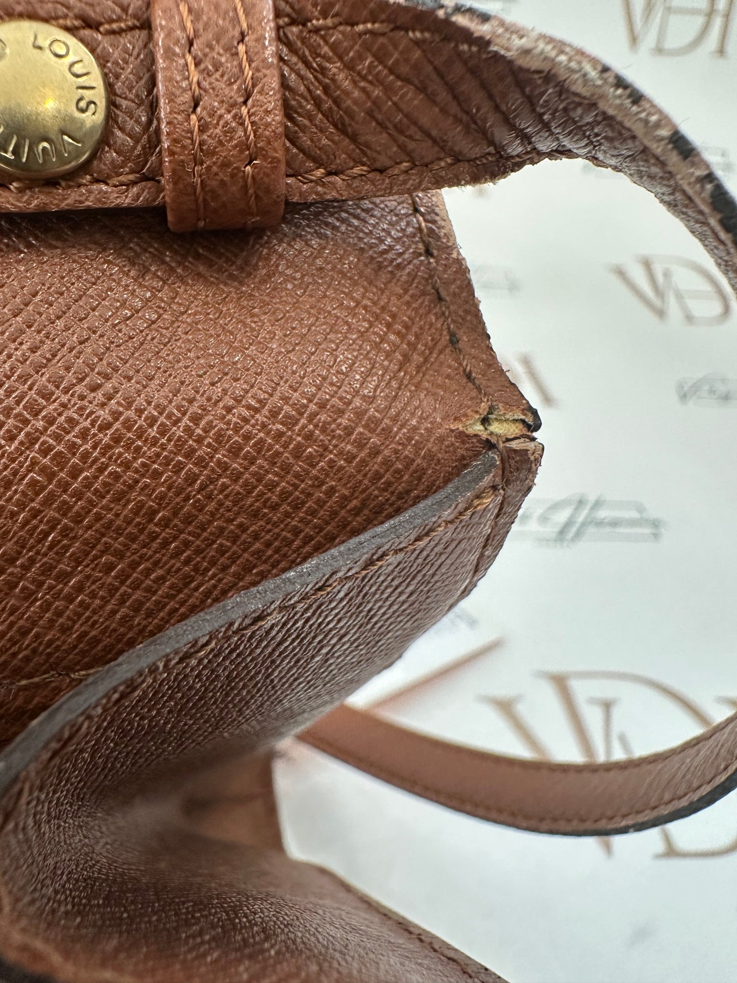 017784 - Louis Vuitton Bordeaux 27