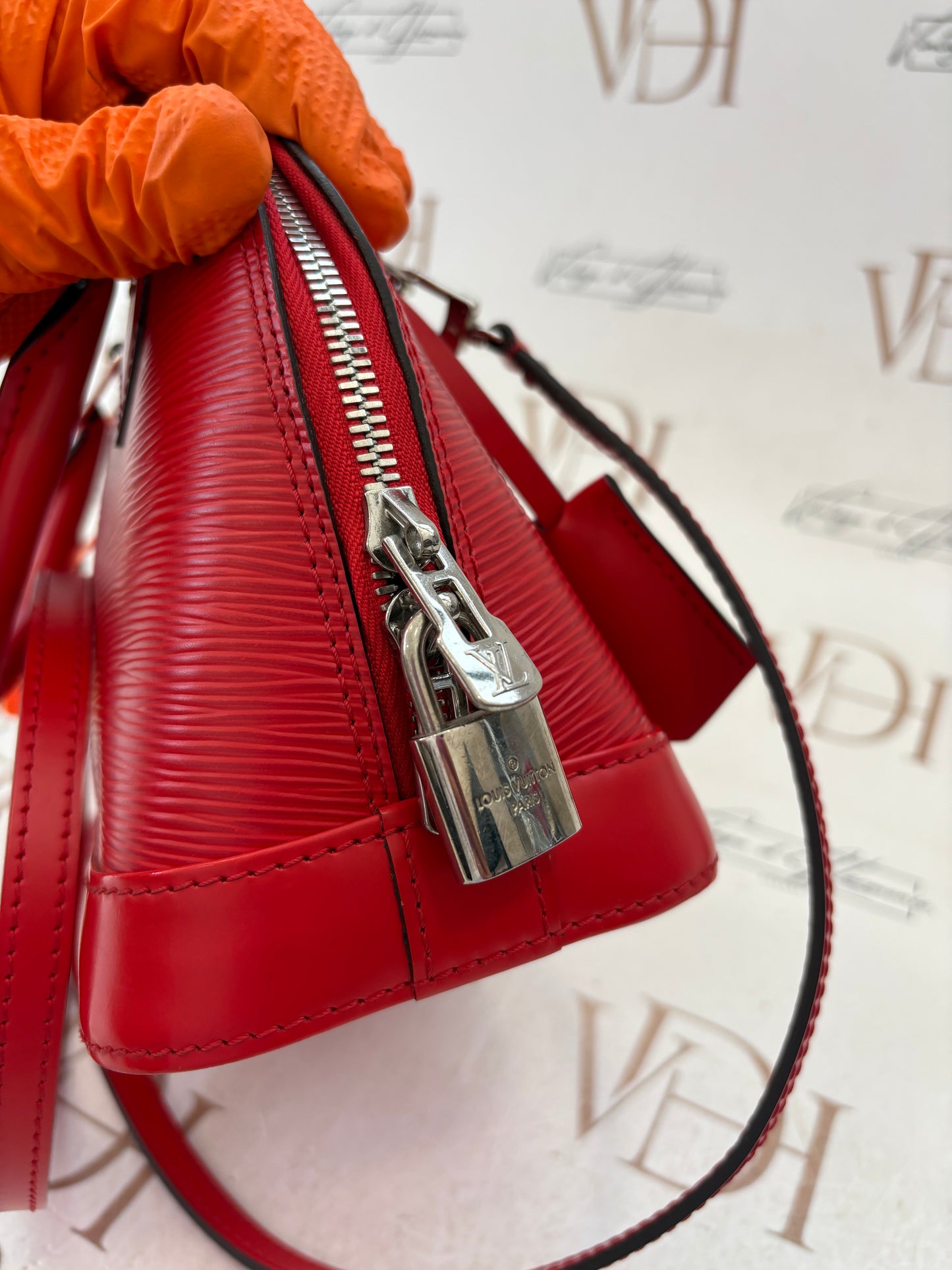 201180 - Louis Vuitton Alma BB