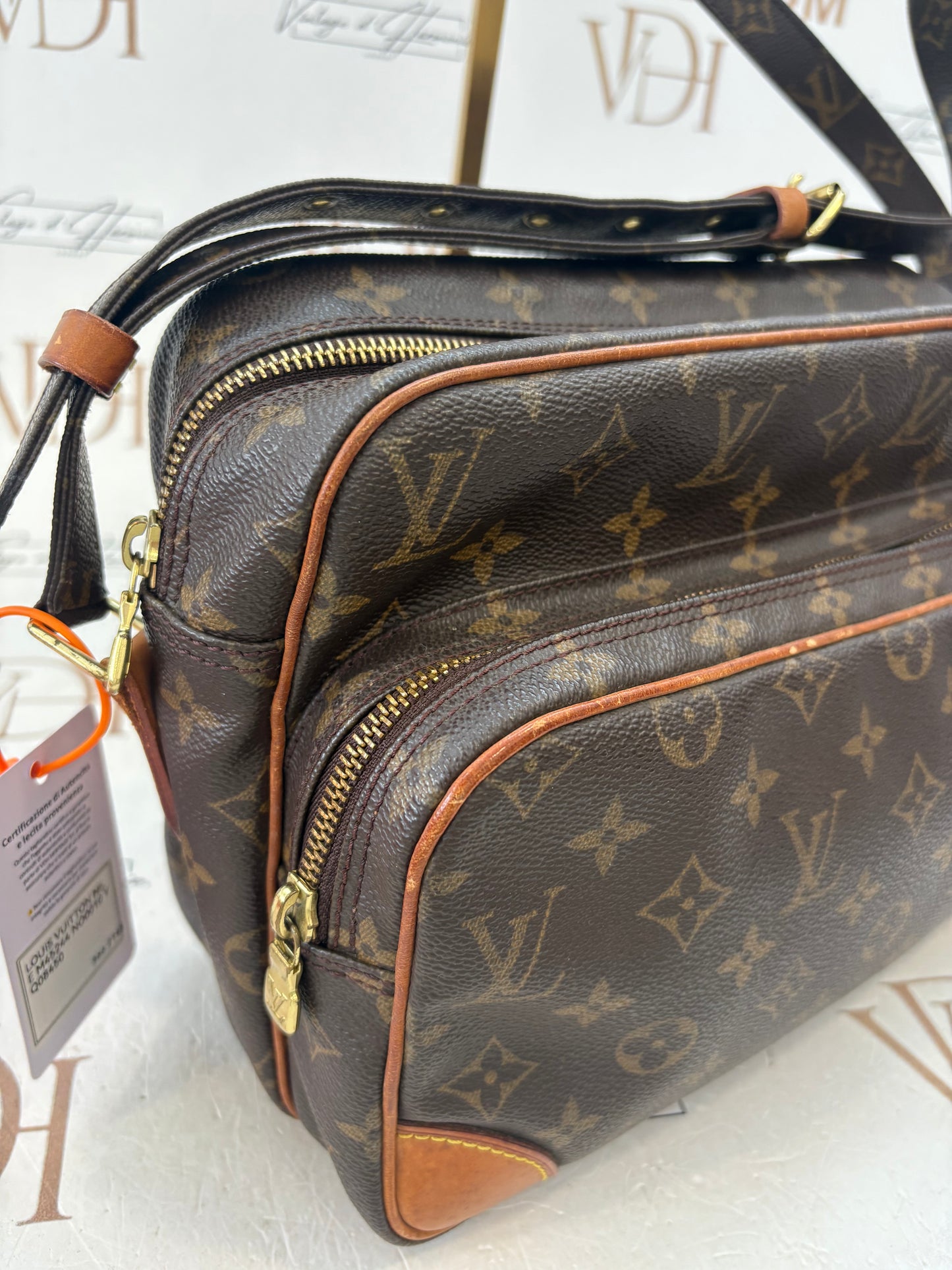 018525 - Louis Vuitton Nile