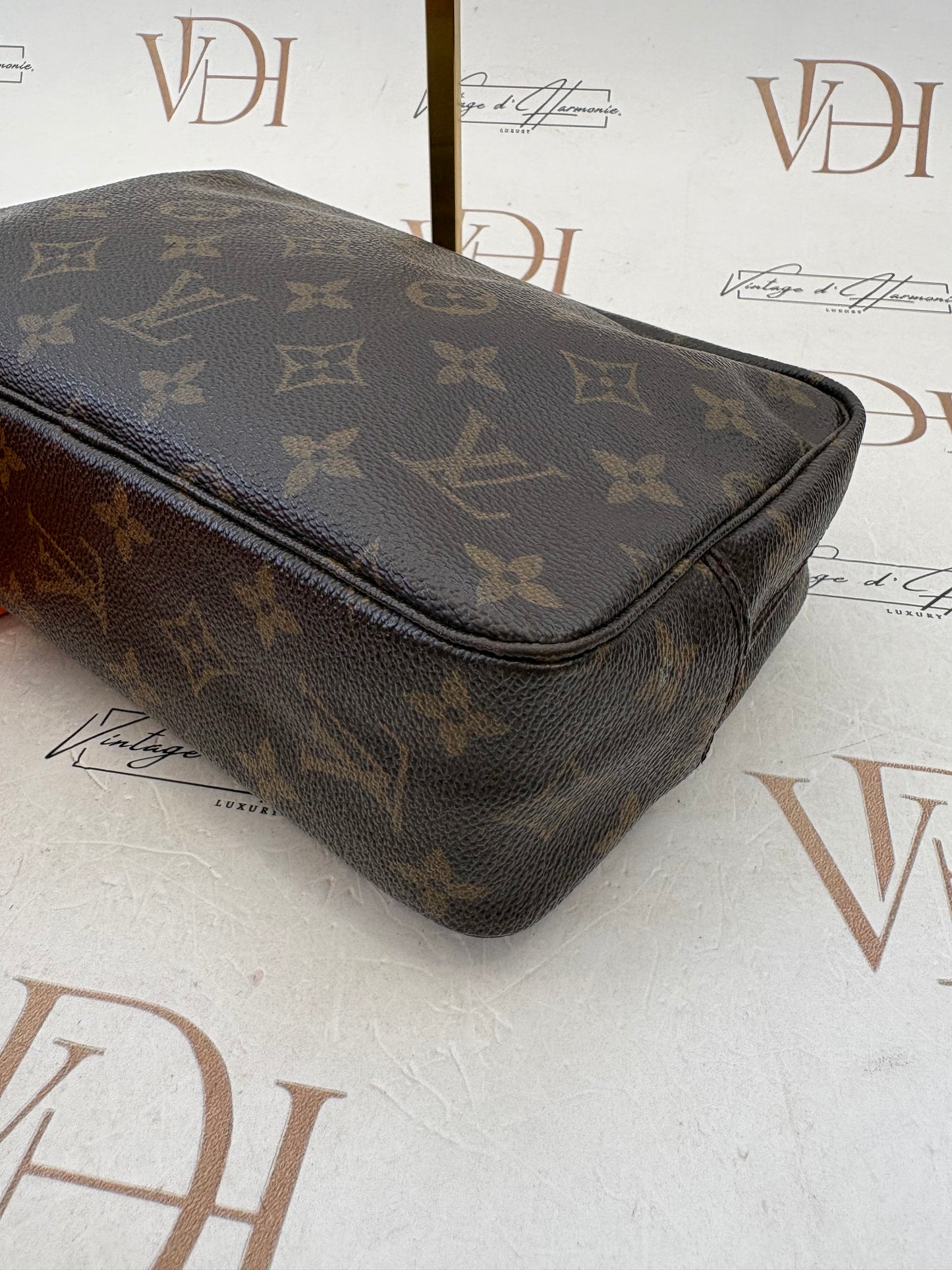 018933 - Louis Vuitton Trousse Toilette 23