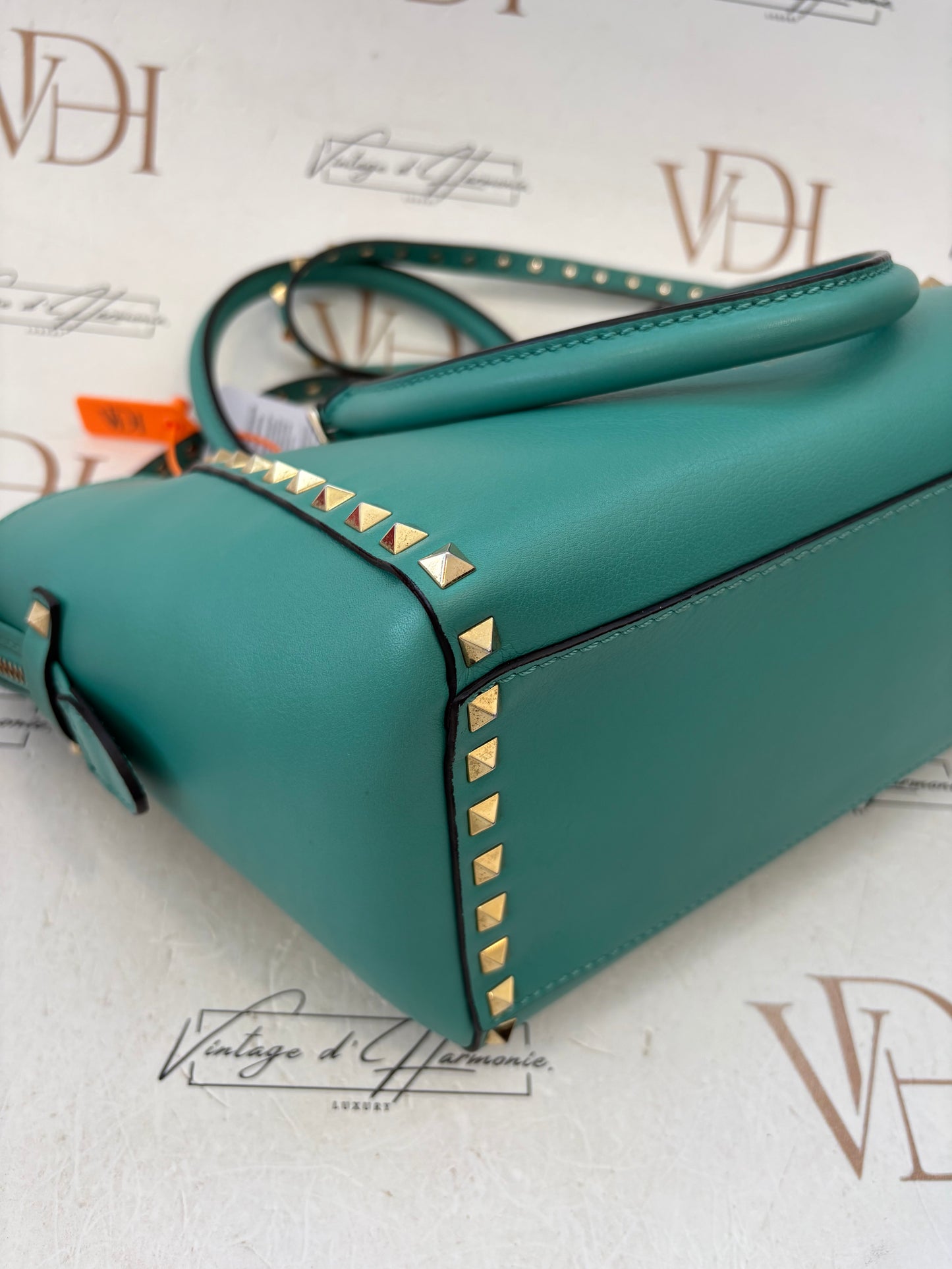 201117 - Valentino Rockstud