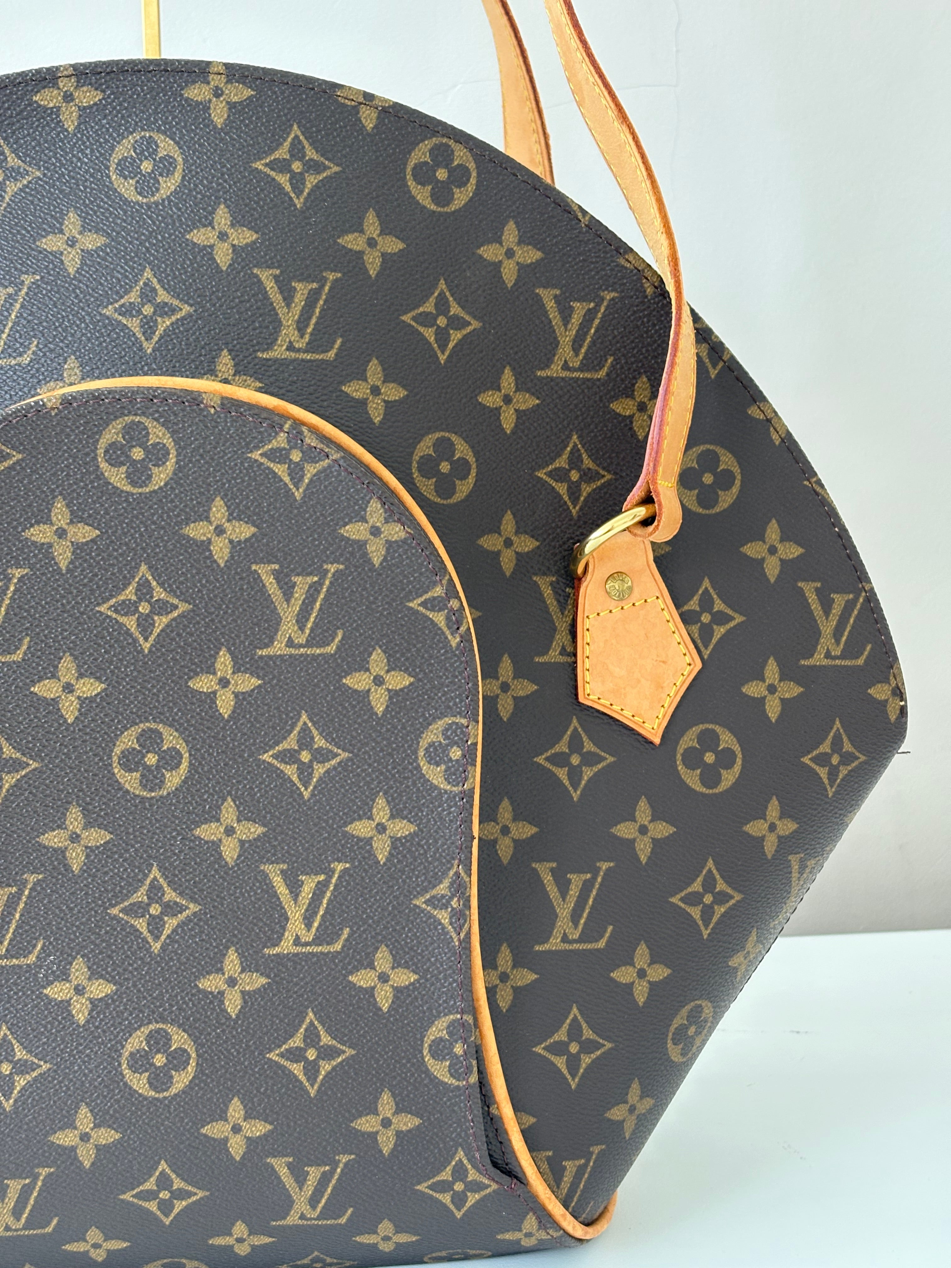 Louis Vuitton Ellipse Shopping