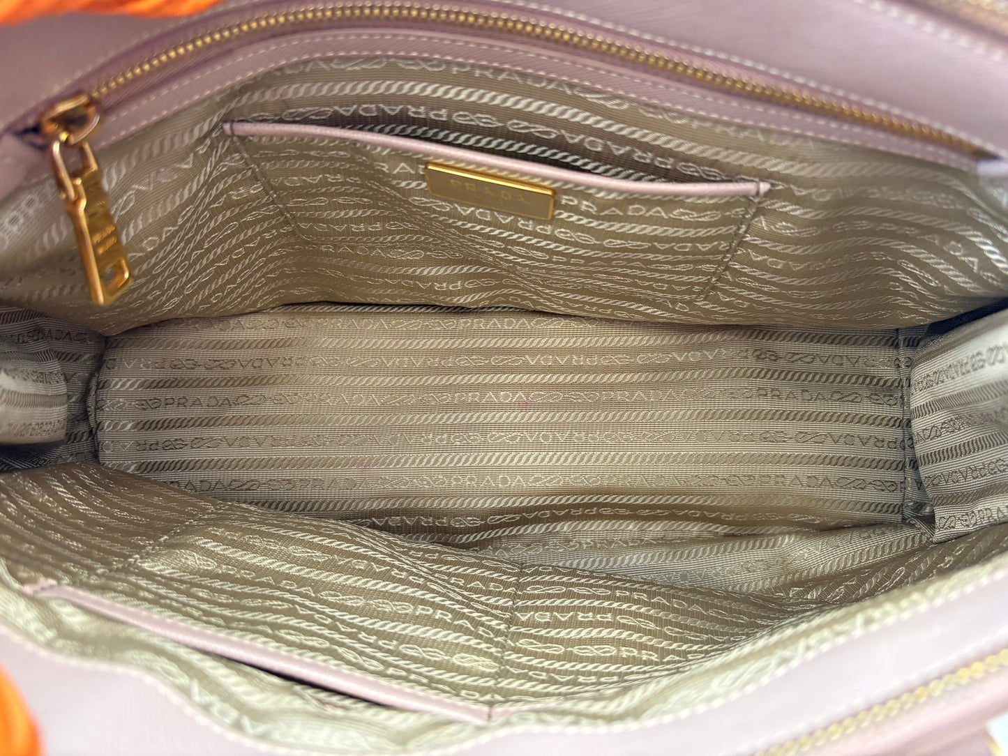 383919 - Prada Galleria