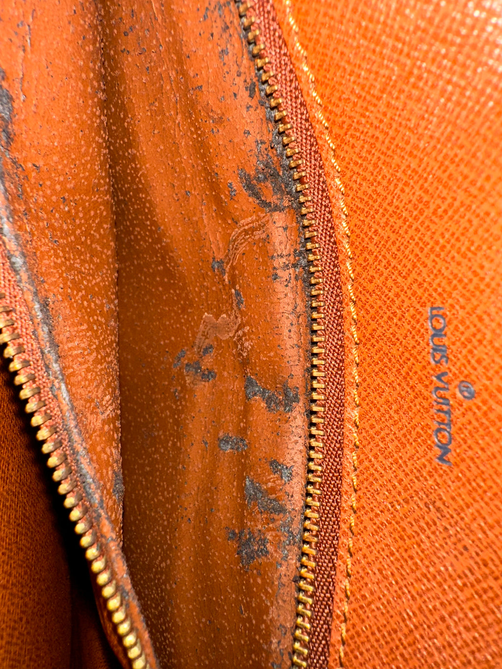 Louis Vuitton Monceau 28