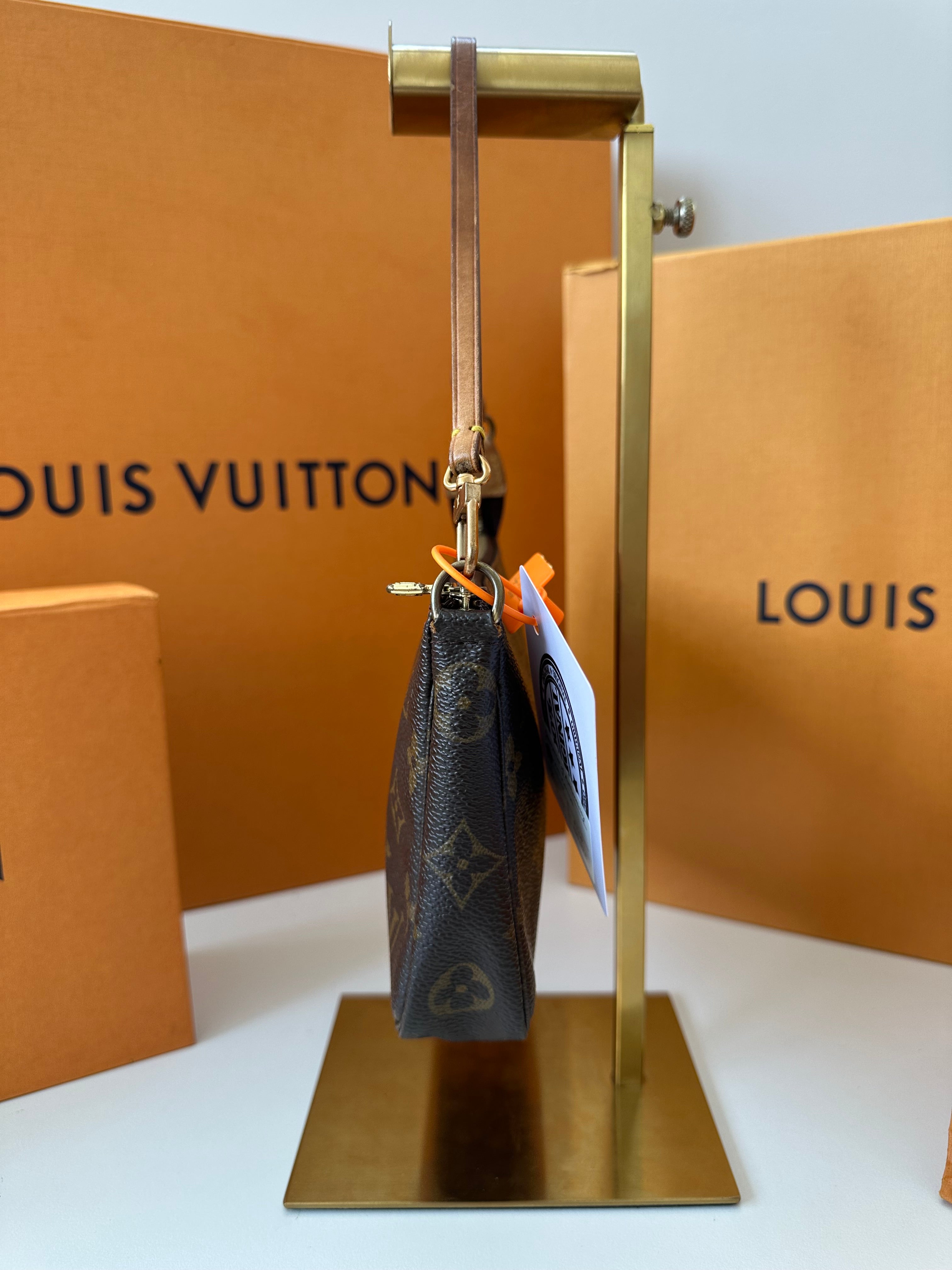 Louis Vuitton Pochette