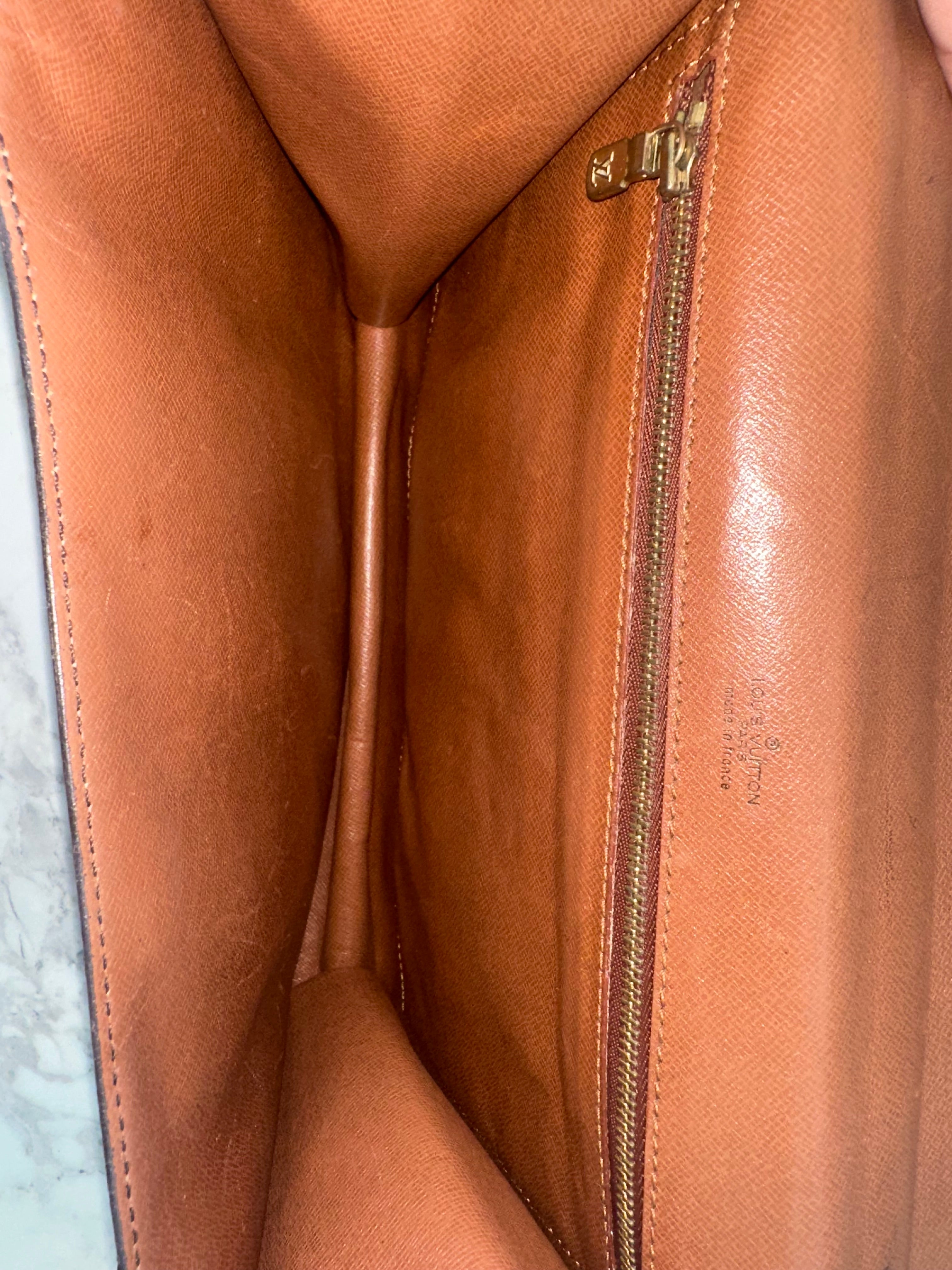 Louis Vuitton Monceau 28