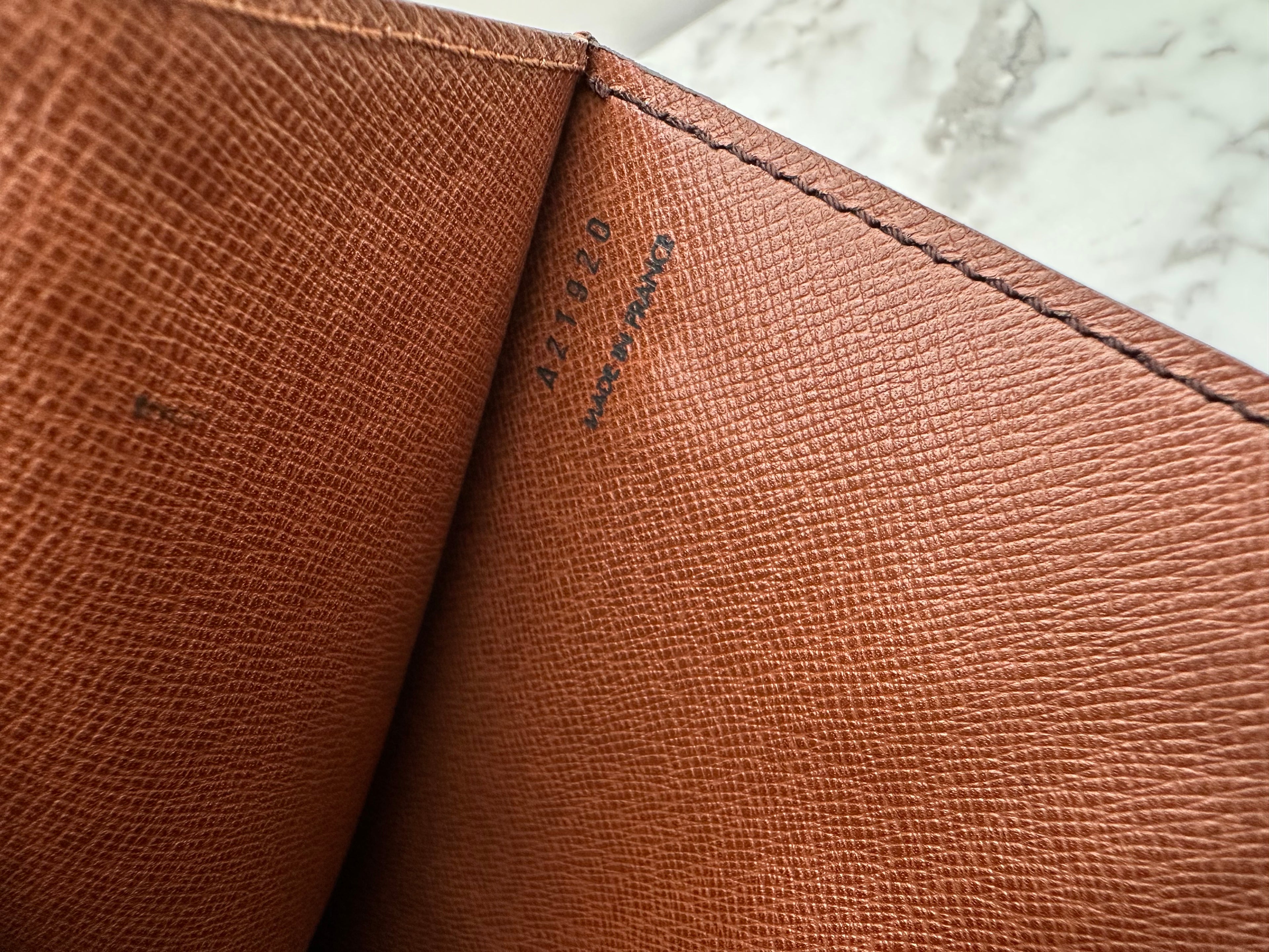 Louis Vuitton Monceau 28