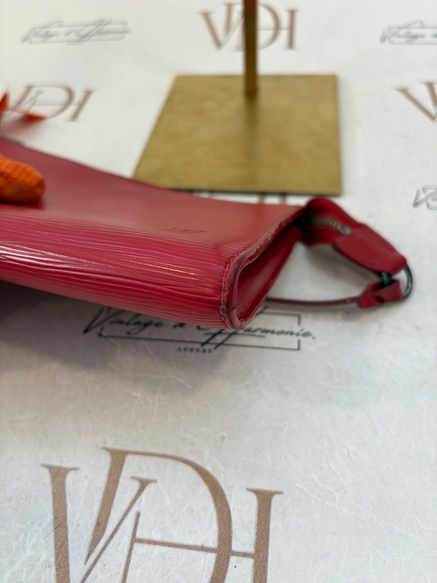 018996 - Louis Vuitton Red Epi Pochette