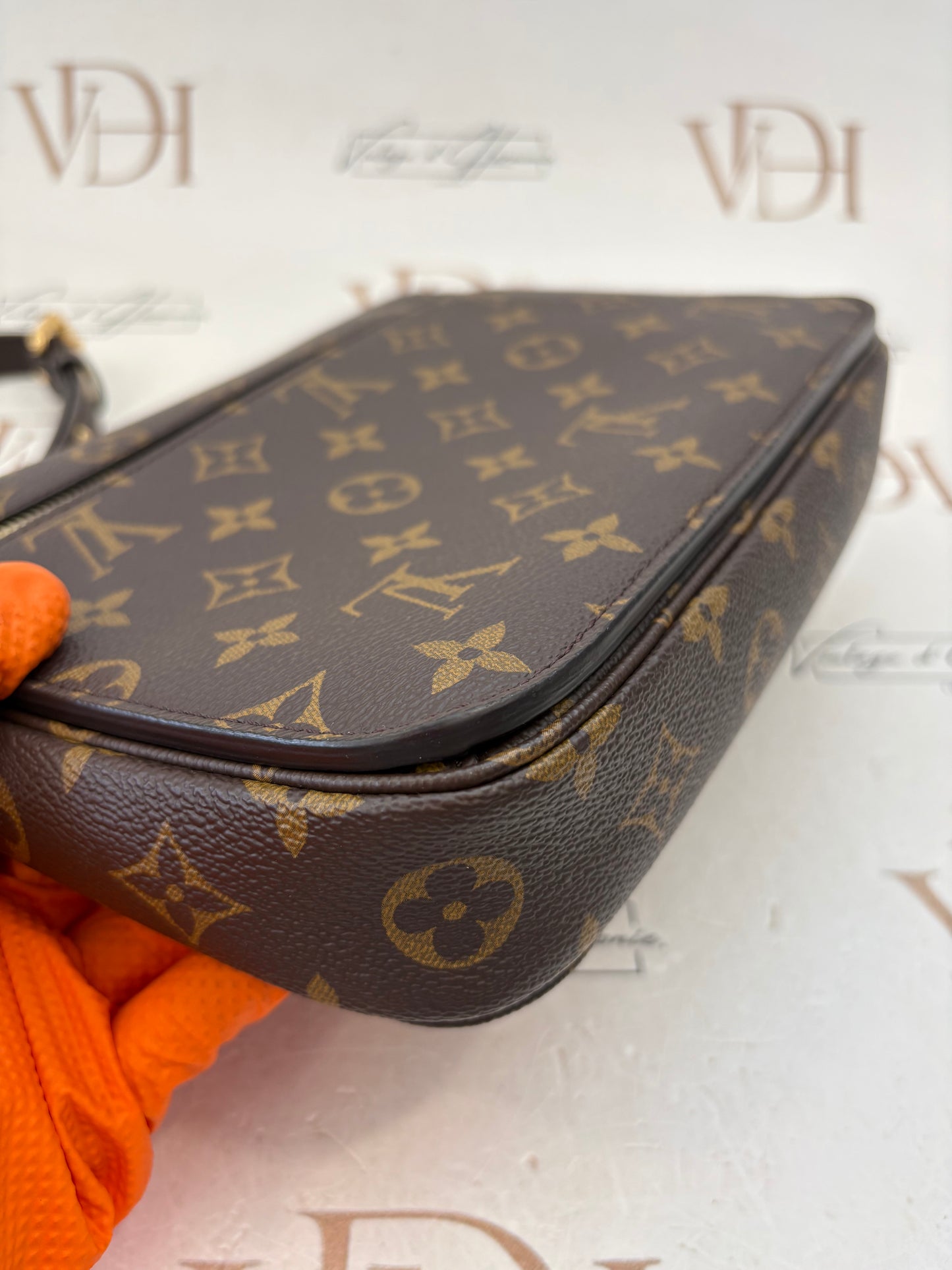 200726 - LV metis con tracolla