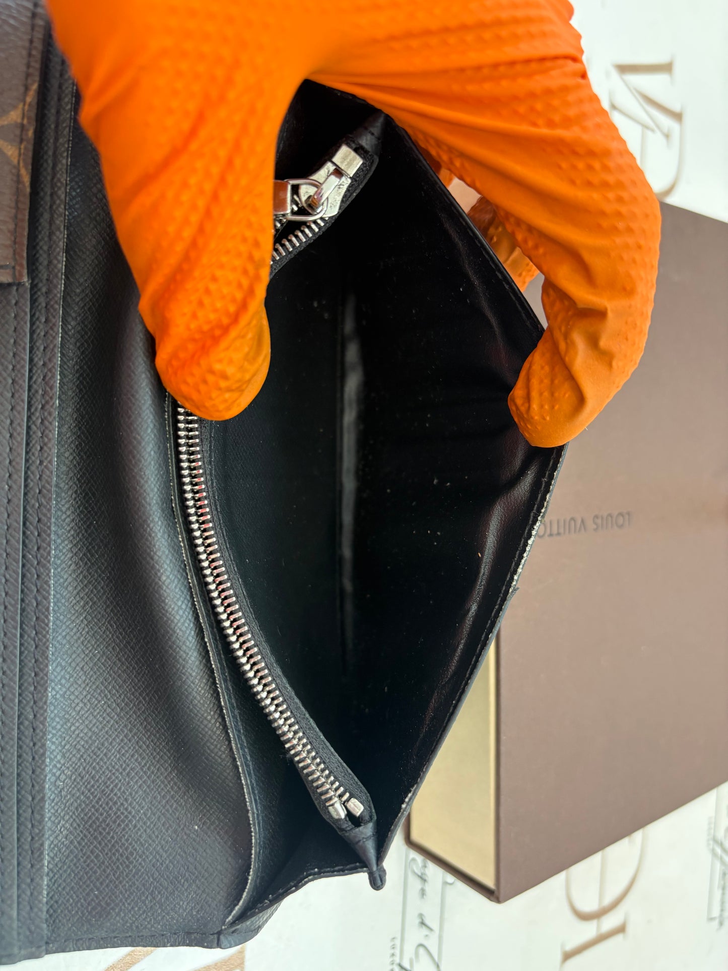 017068 - Louis Vuitton Wallet