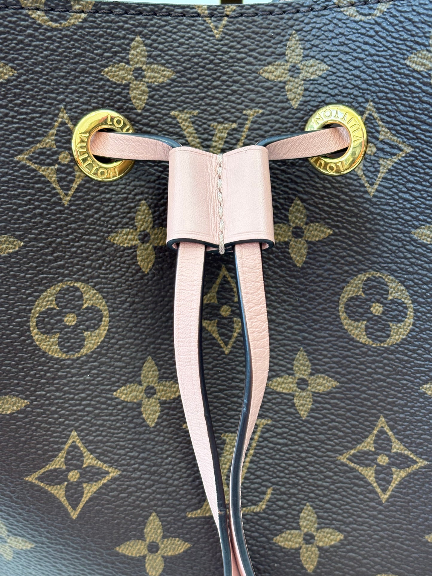 384130 - Louis Vuitton Neo Noe