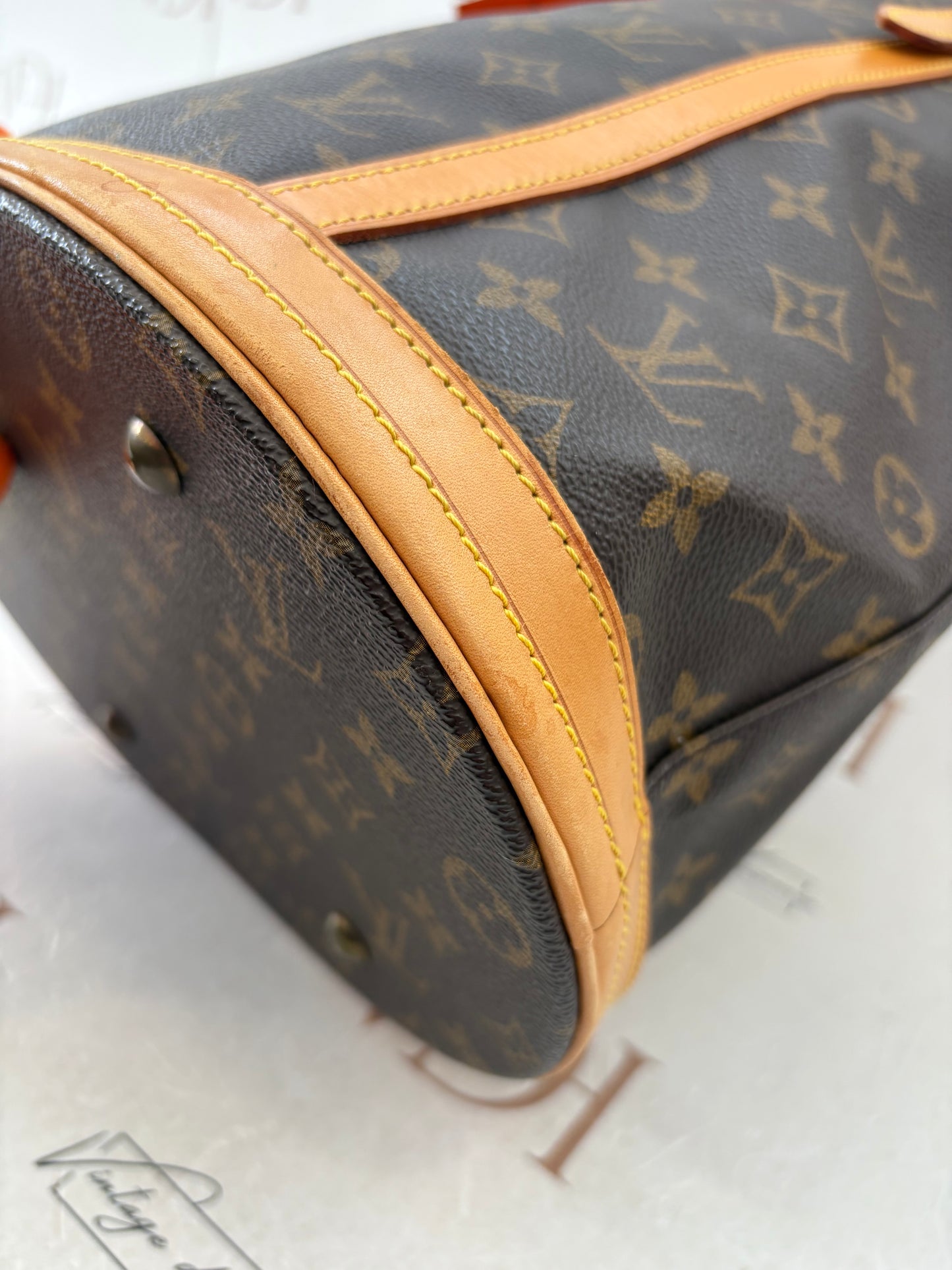 018906 - Louis Vuitton Bucket GM