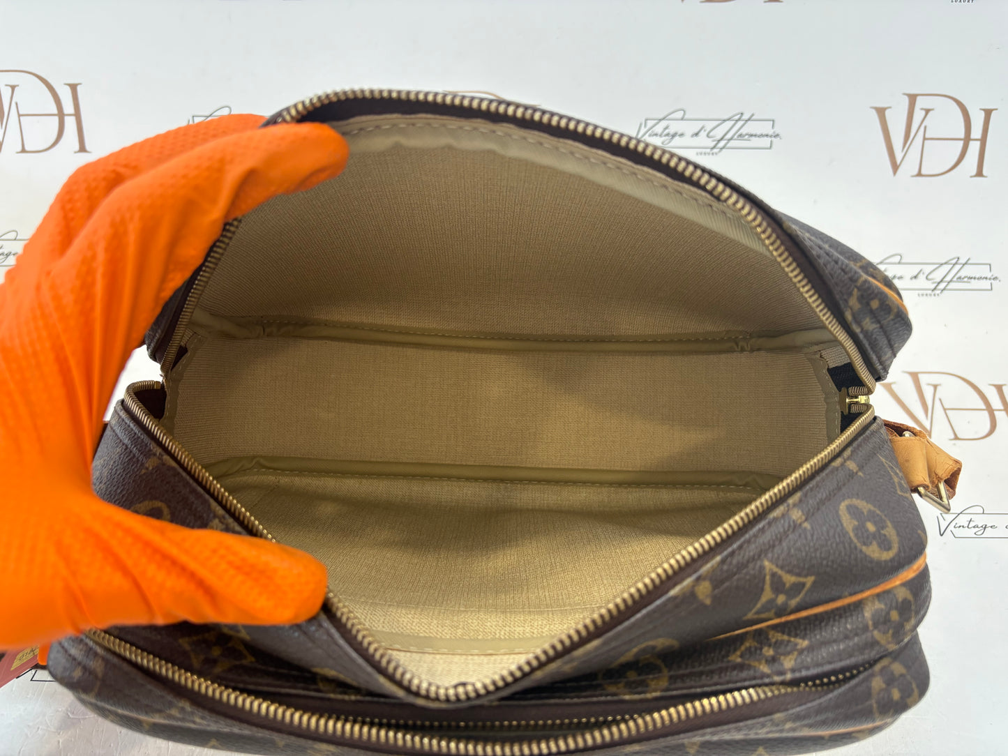 018226 - Louis Vuitton Reporter PM
