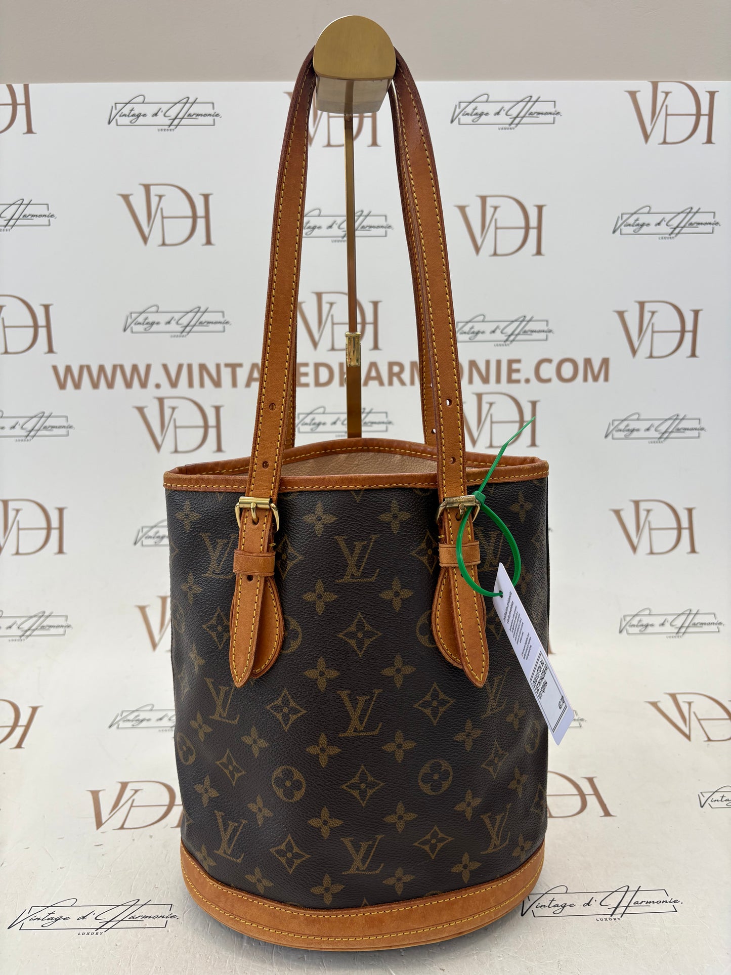 017094 - Louis Vuitton Bucket PM